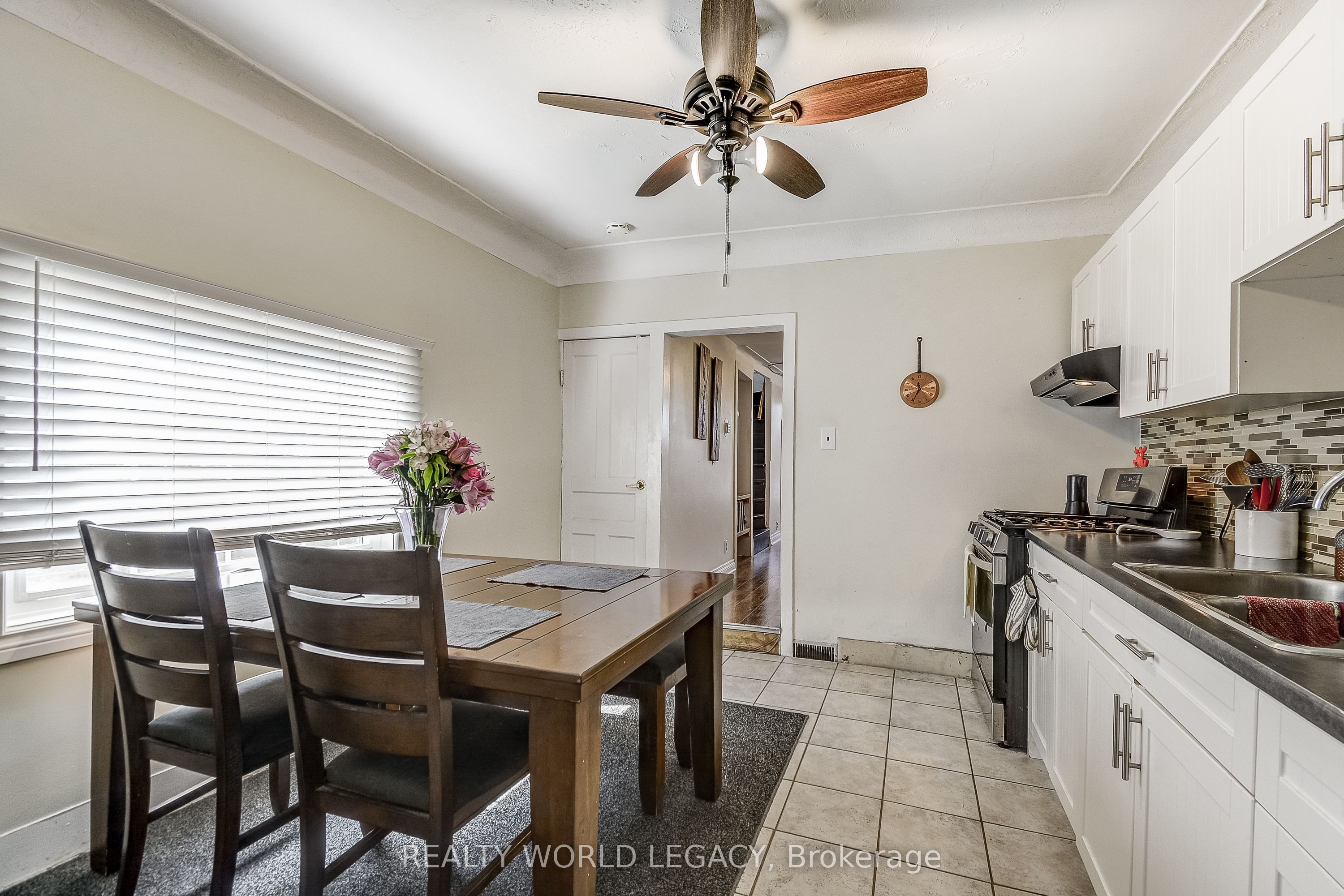 201 Barton Street W Property Photo 17