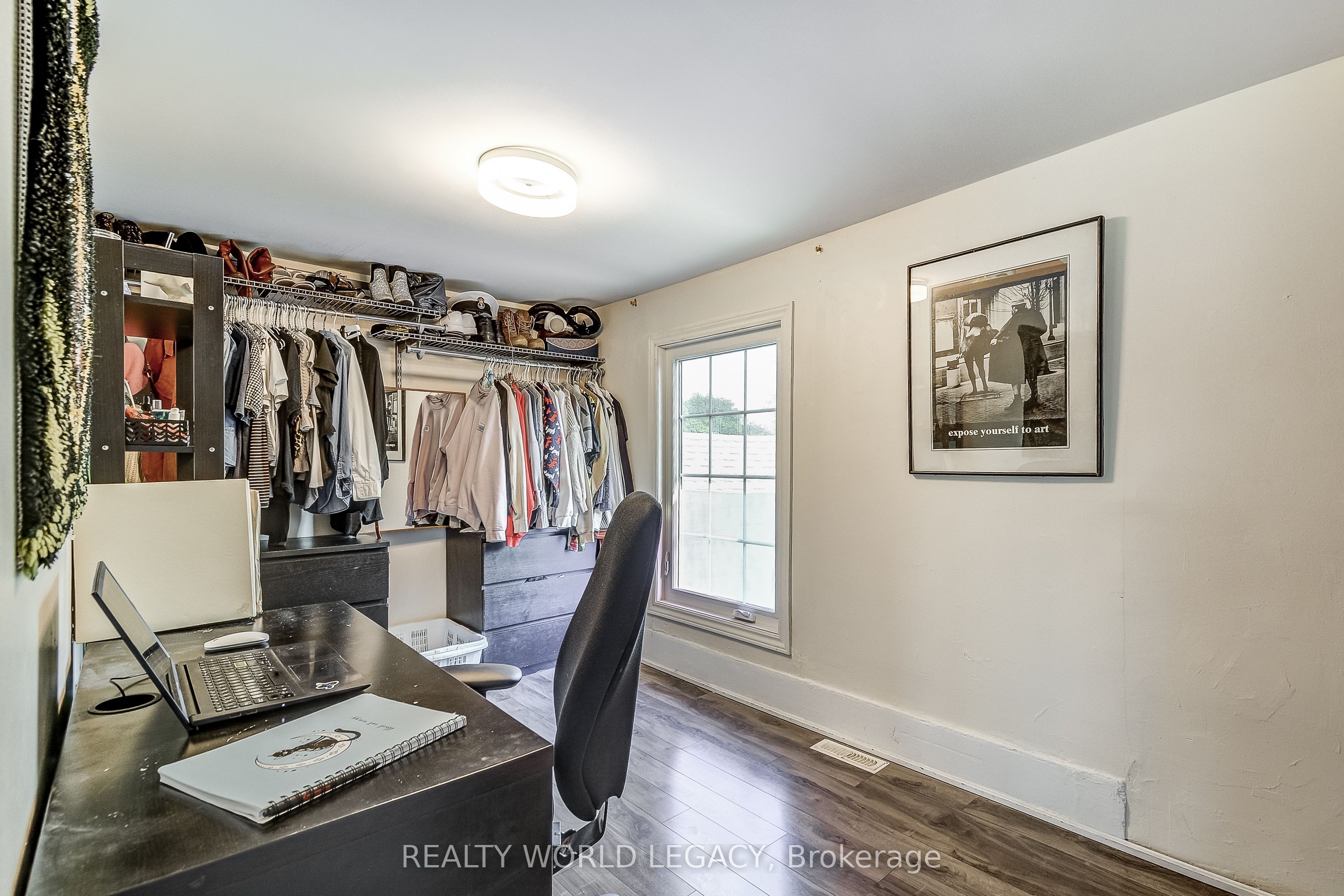 201 Barton Street W Property Photo 25