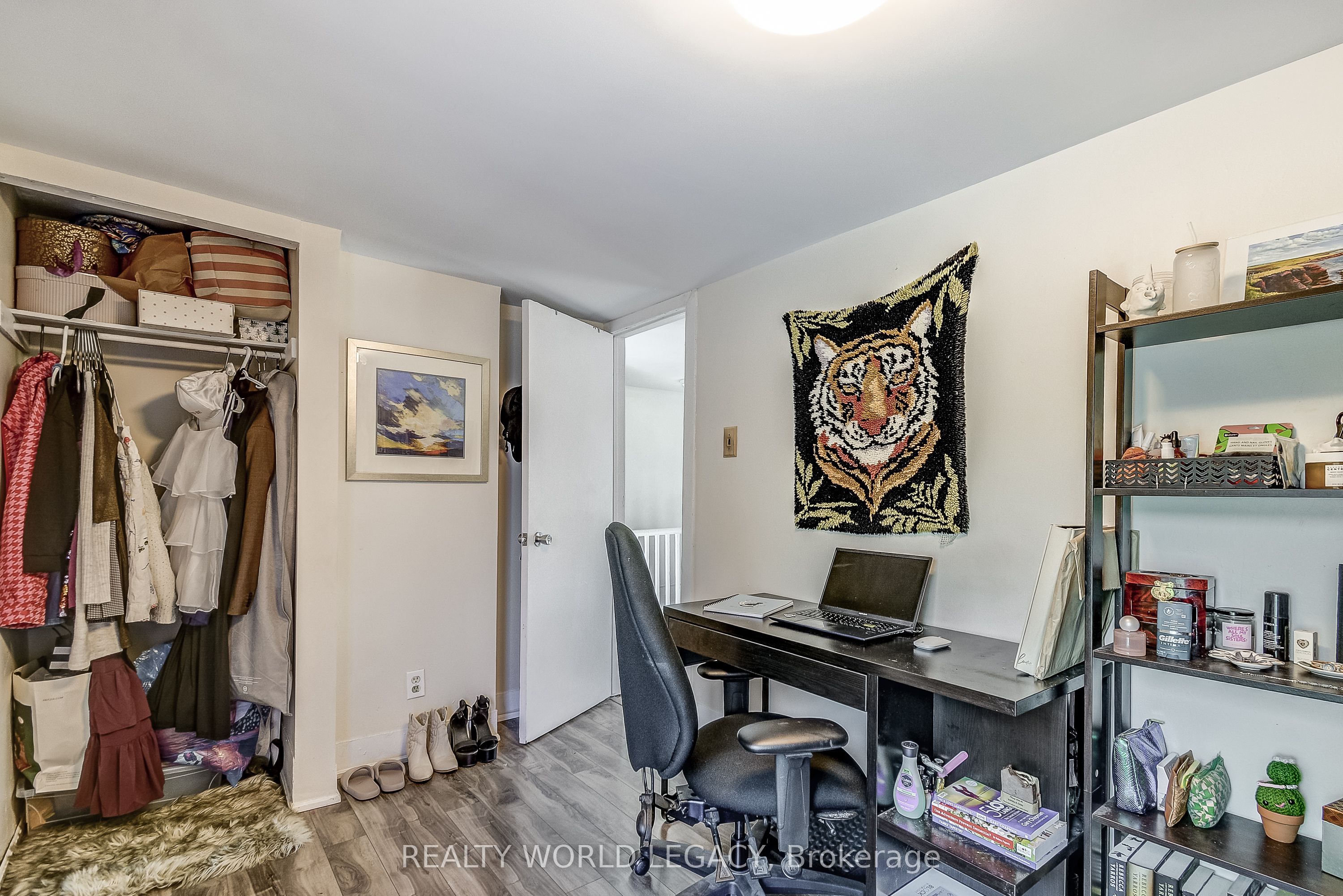 201 Barton Street W Property Photo 26