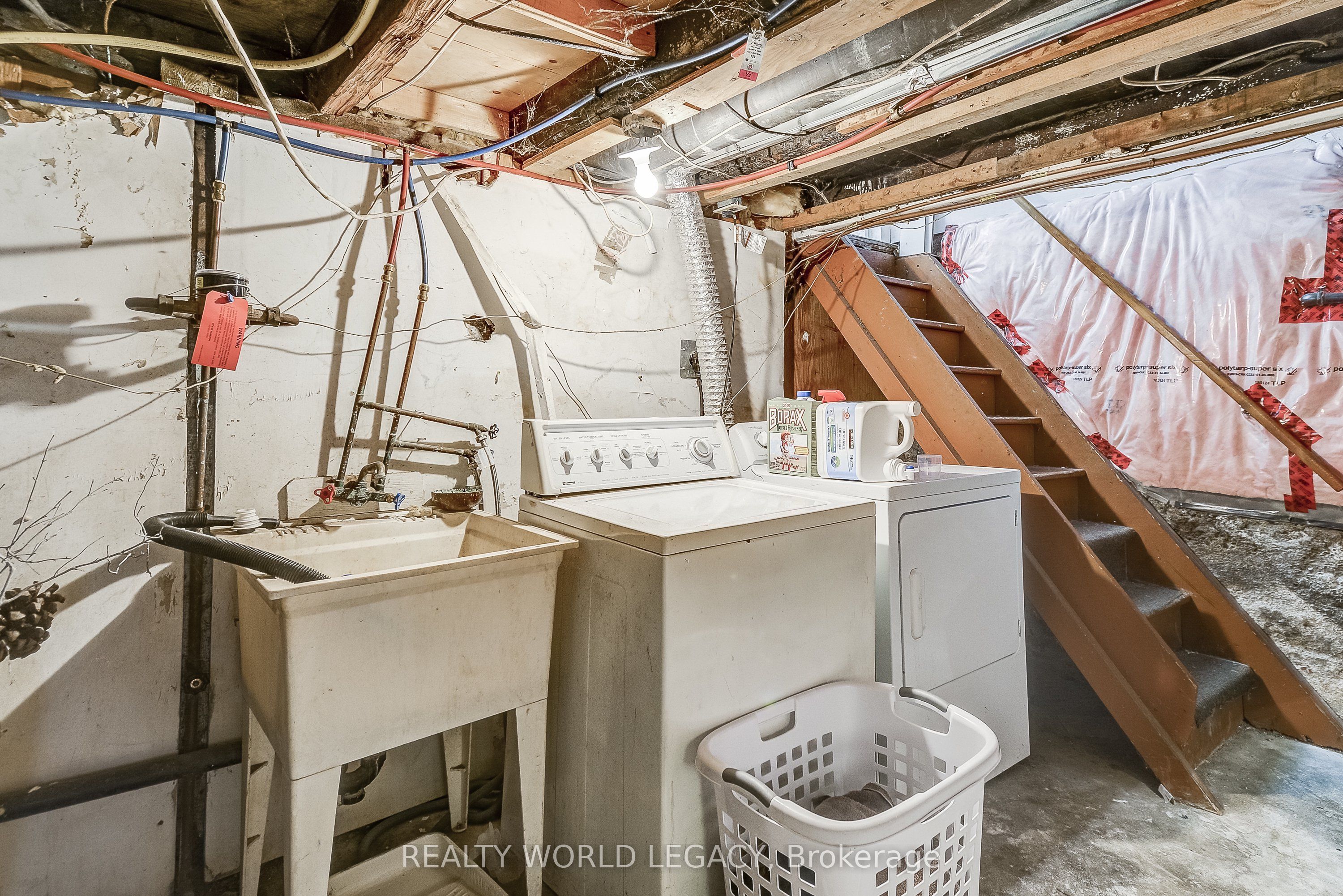 201 Barton Street W Property Photo 31