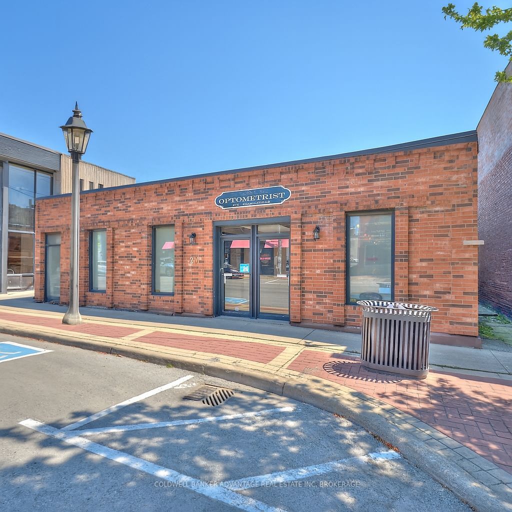 16 CROSS Street Property Photo 1