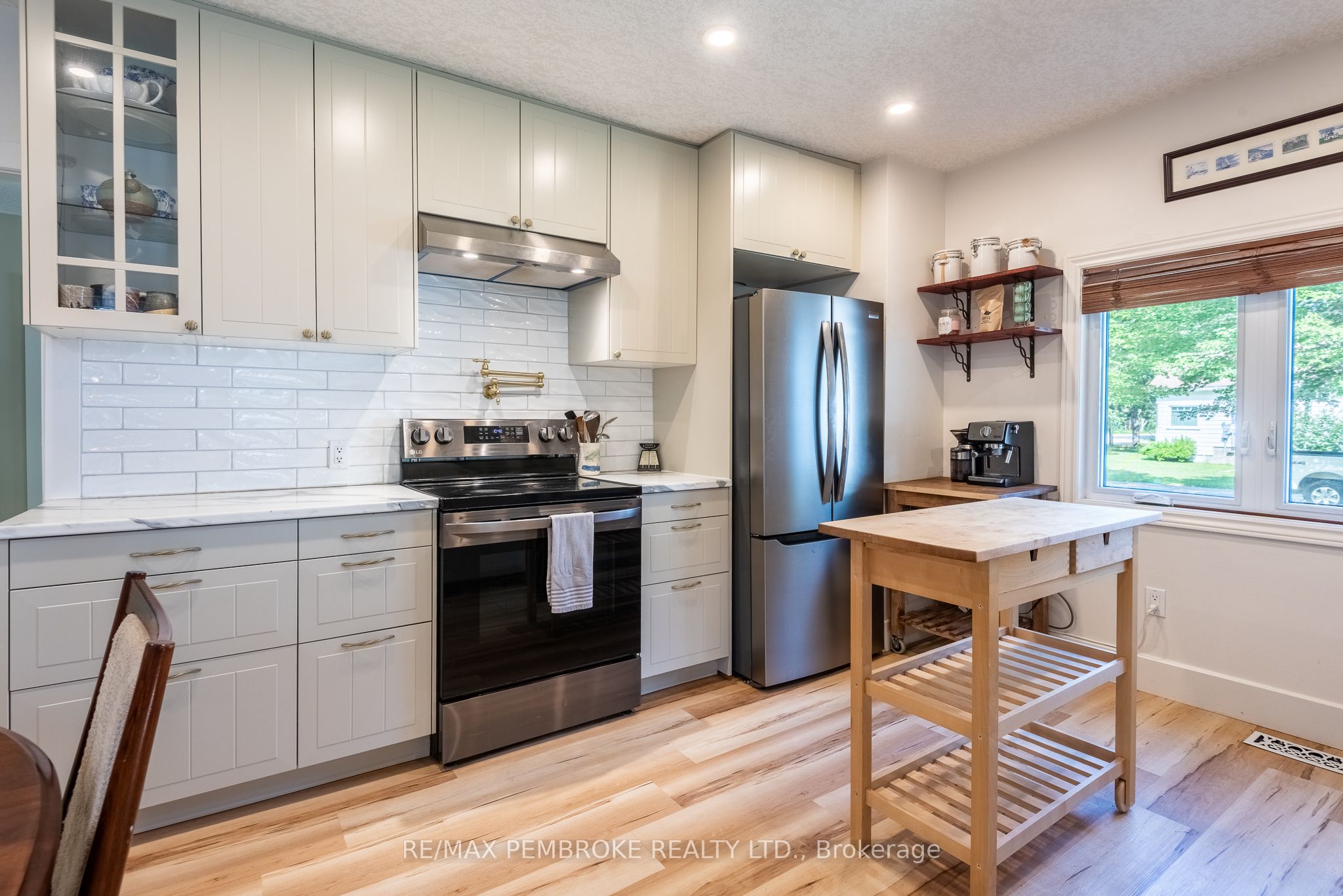 30 Ottawa Street Property Photo 13