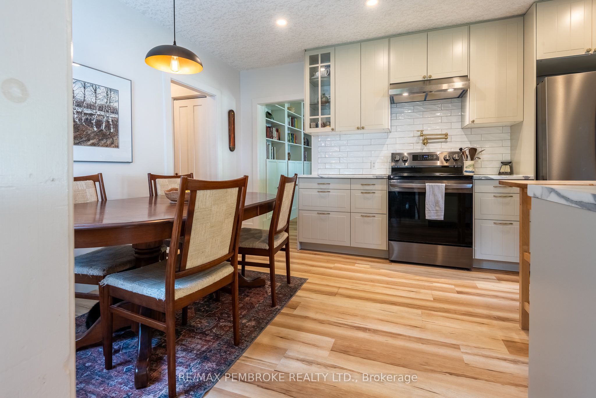 30 Ottawa Street Property Photo 14
