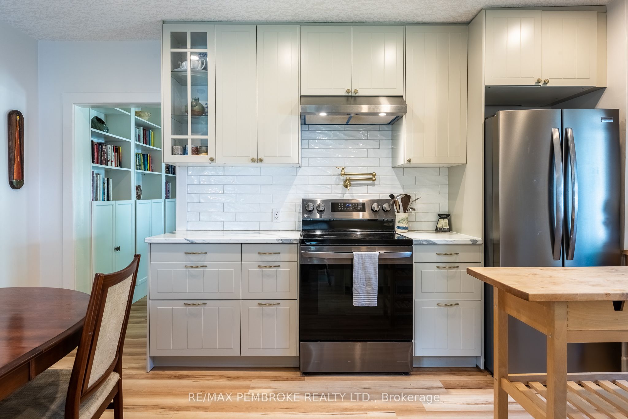 30 Ottawa Street Property Photo 15