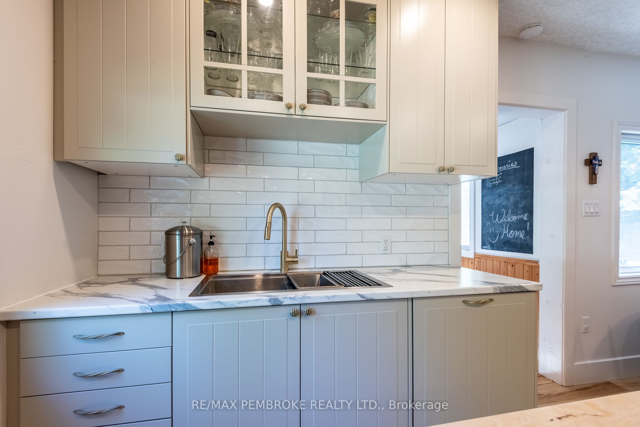 30 Ottawa Street Property Photo 16