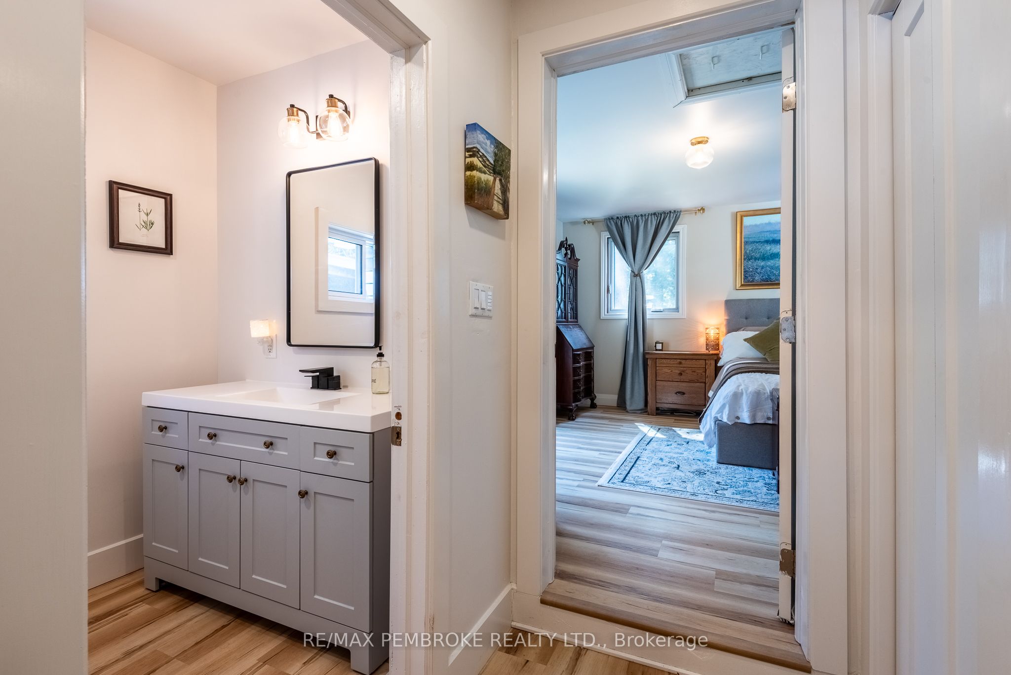30 Ottawa Street Property Photo 21
