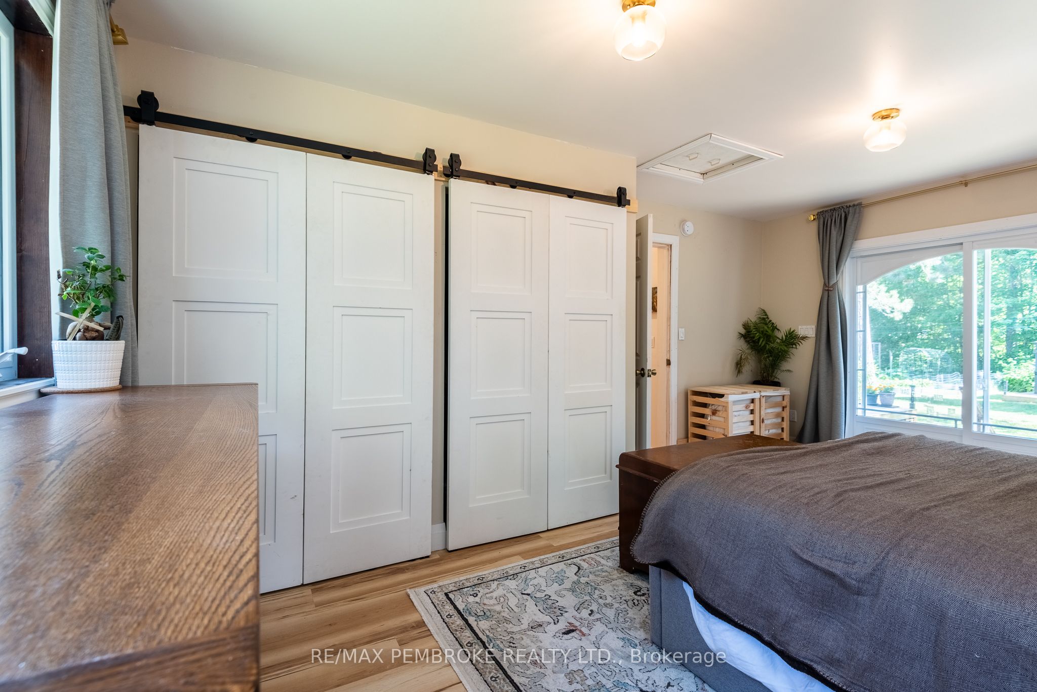 30 Ottawa Street Property Photo 26