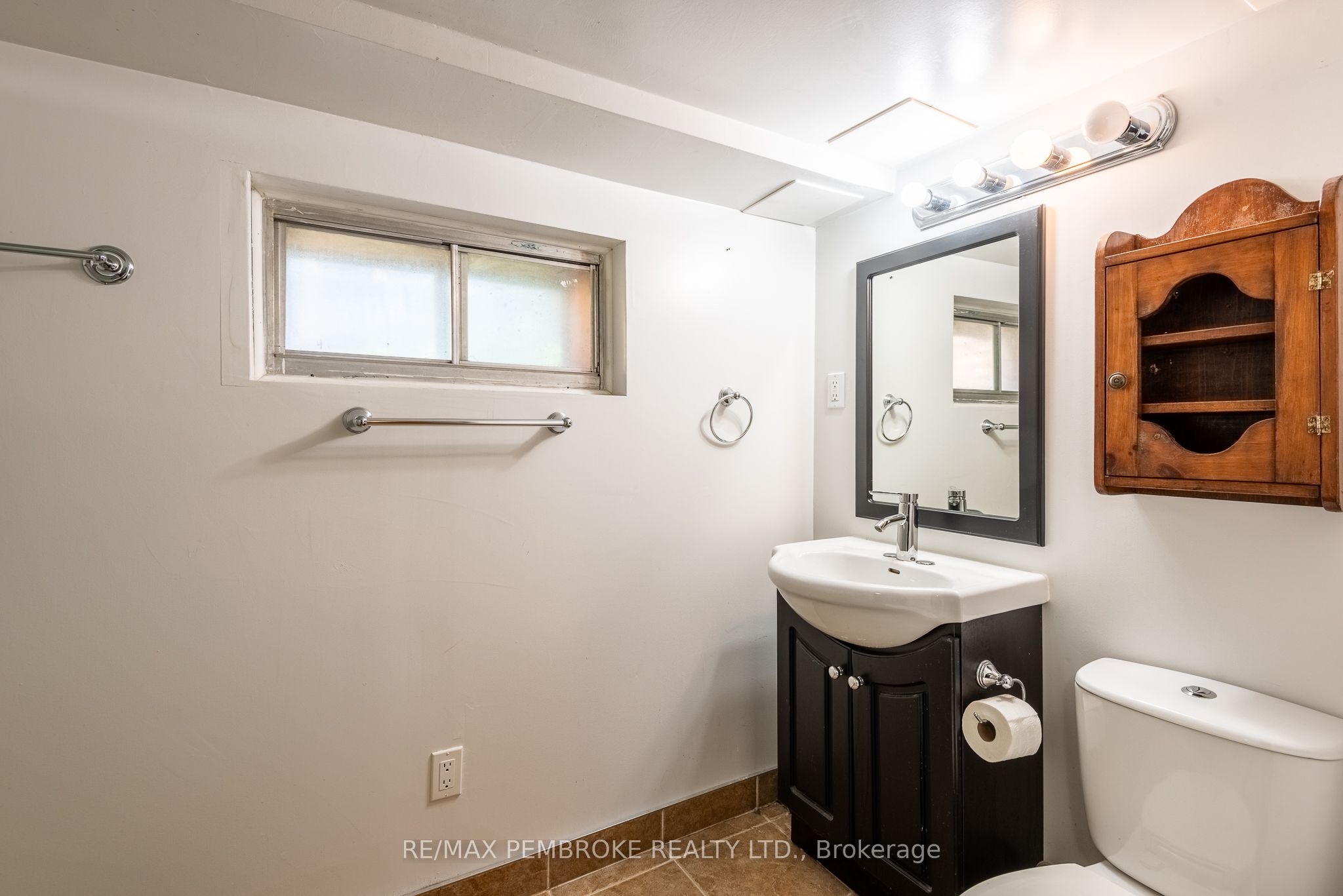 30 Ottawa Street Property Photo 32