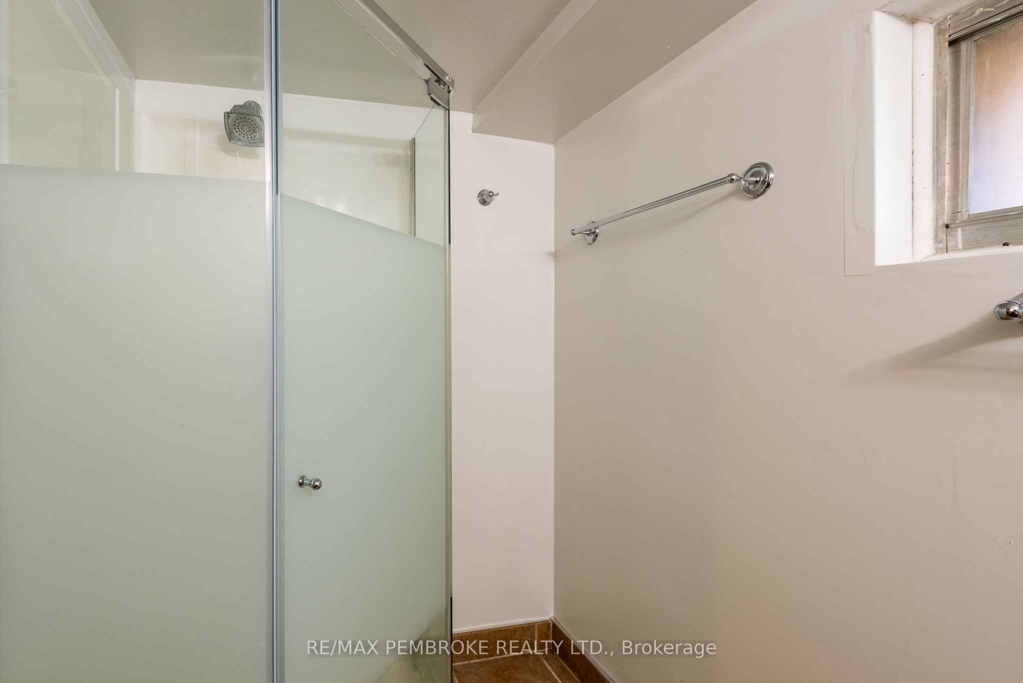 30 Ottawa Street Property Photo 33