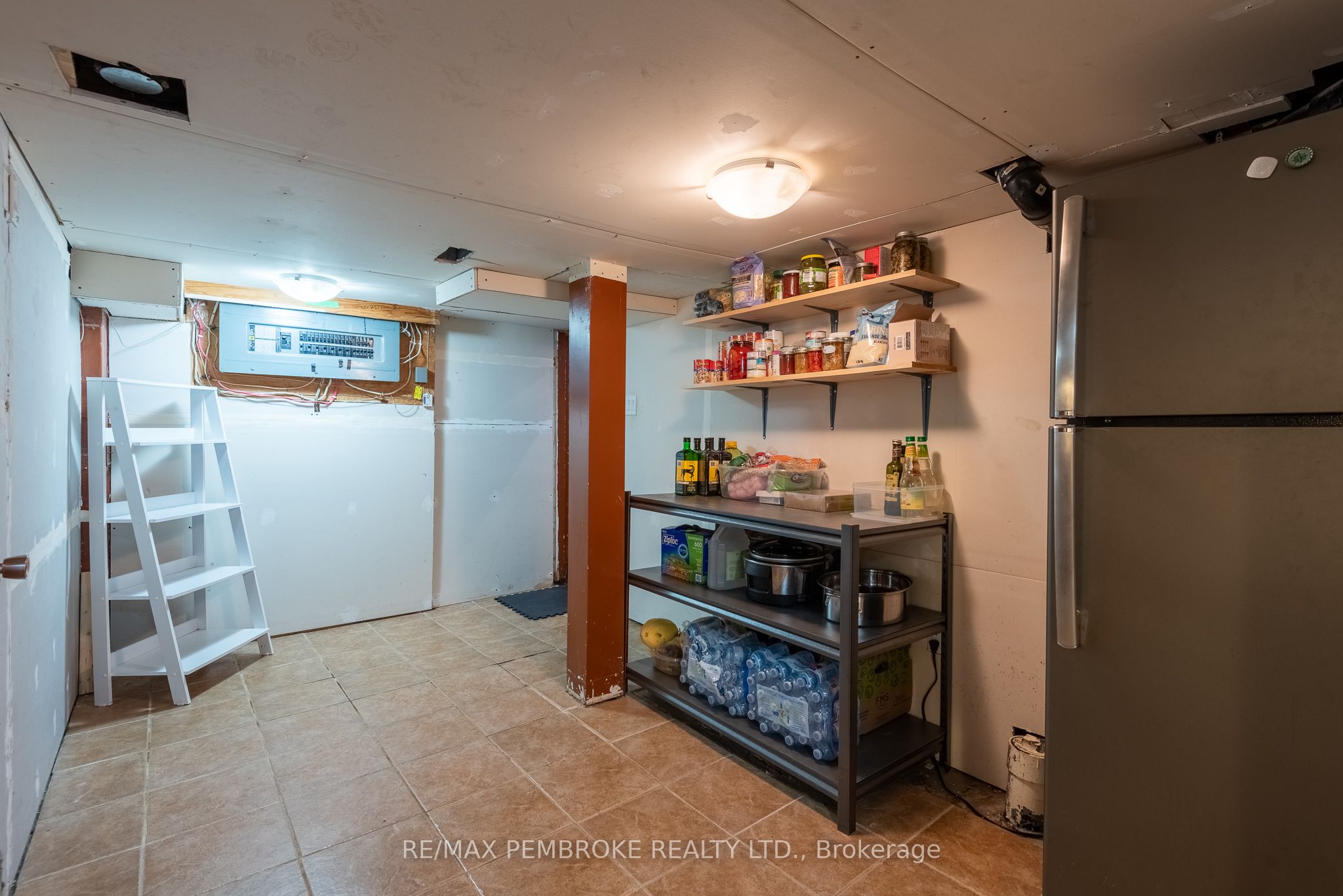 30 Ottawa Street Property Photo 37