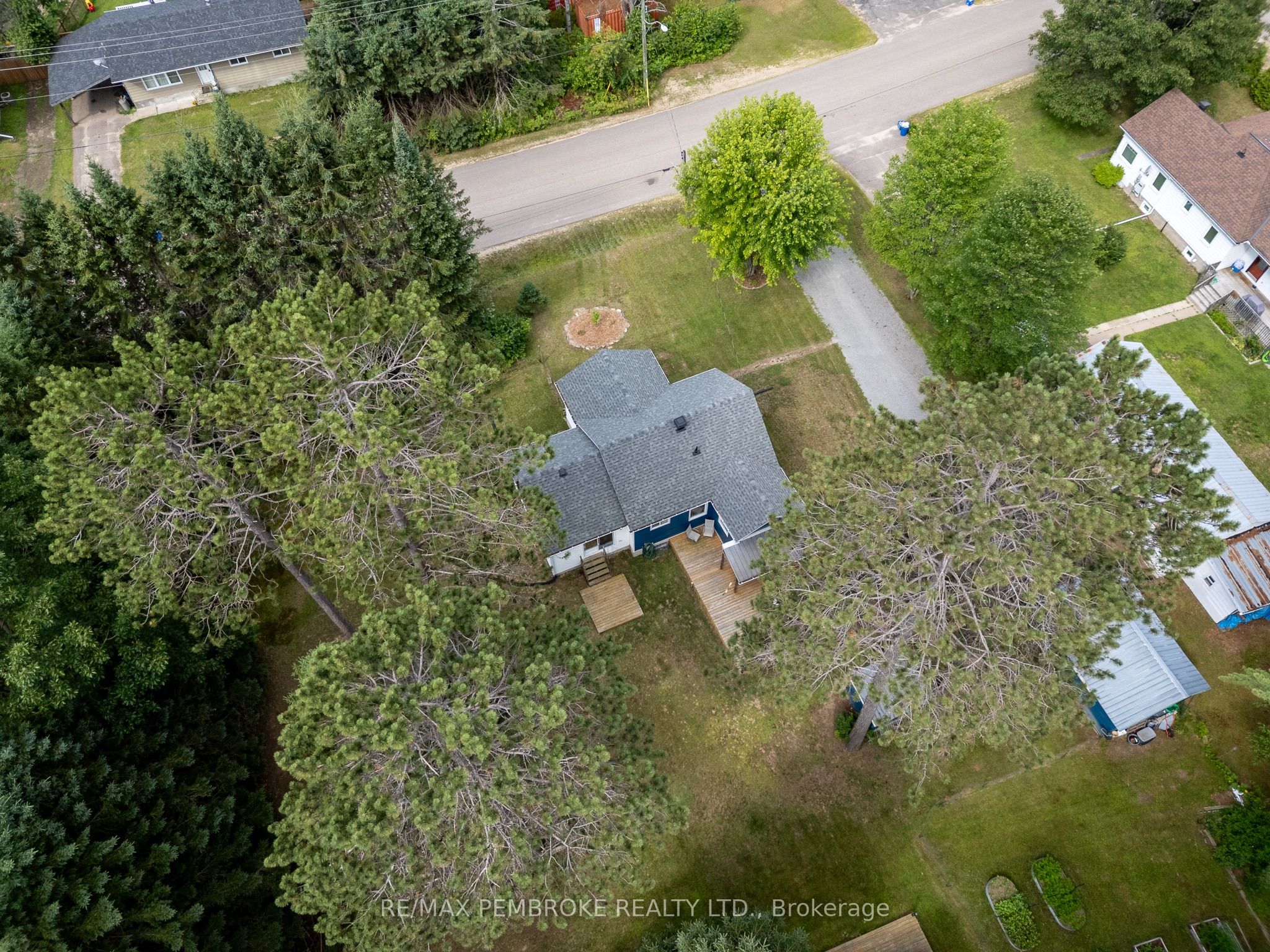 30 Ottawa Street Property Photo 38