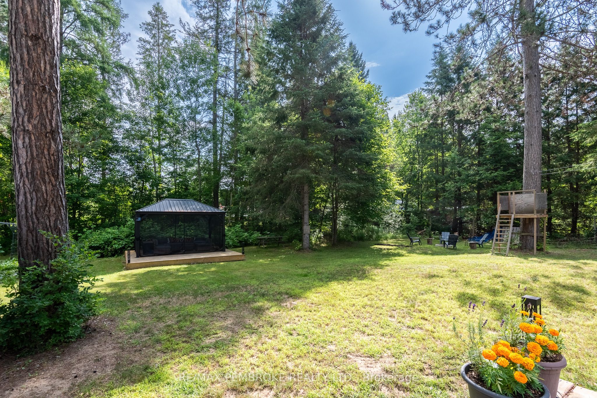 30 Ottawa Street Property Photo 39