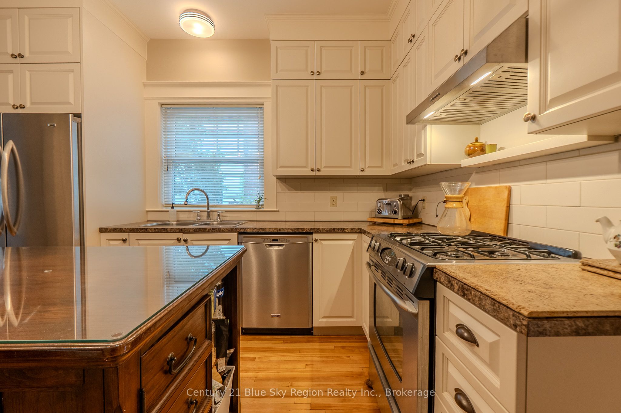 871 Main Street W Property Photo 12