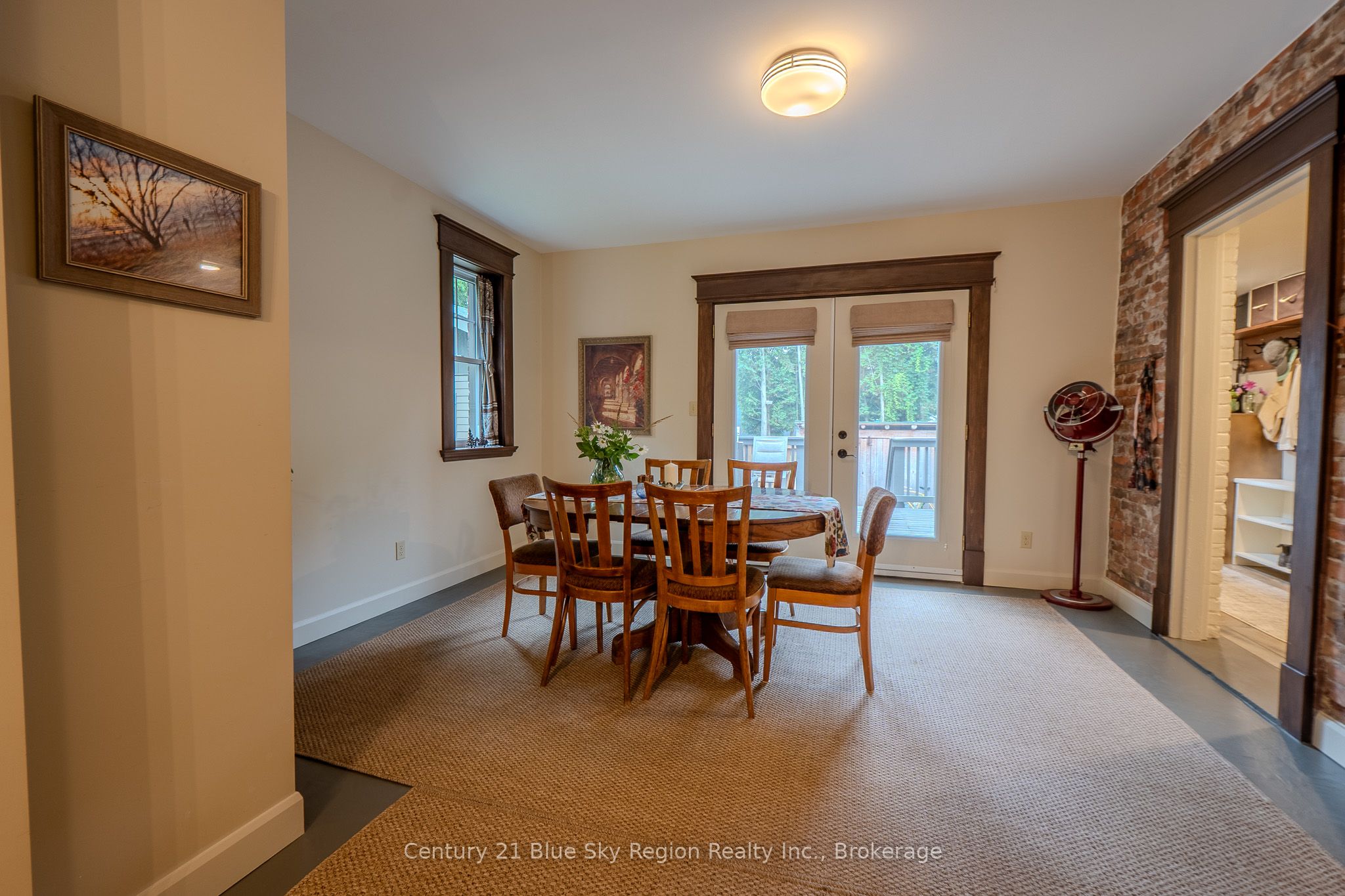 871 Main Street W Property Photo 14