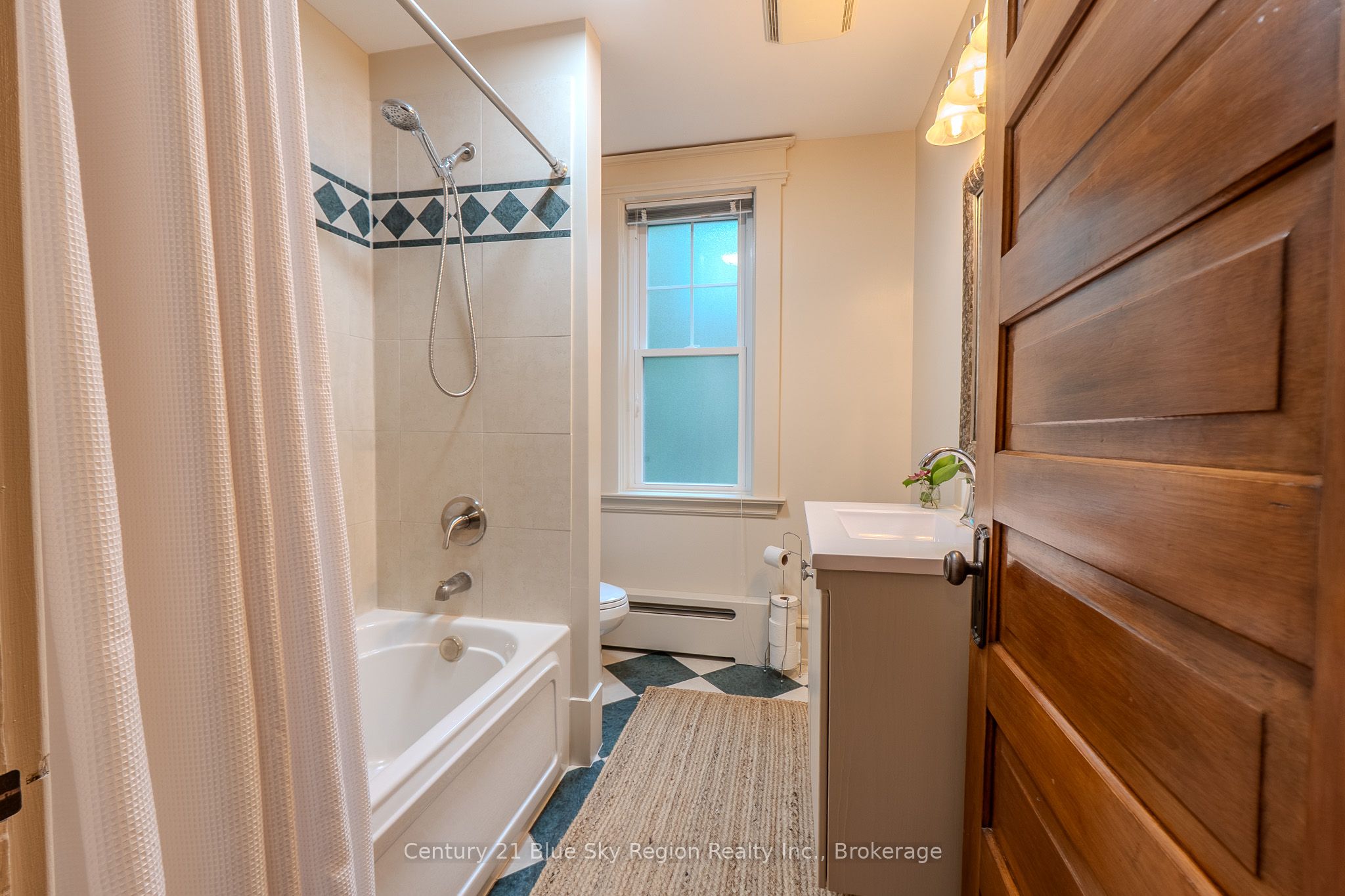 871 Main Street W Property Photo 29