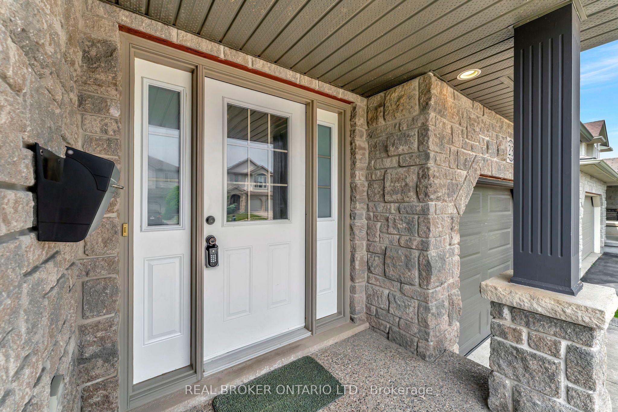 23 Oakcliffe Street Property Photo 7