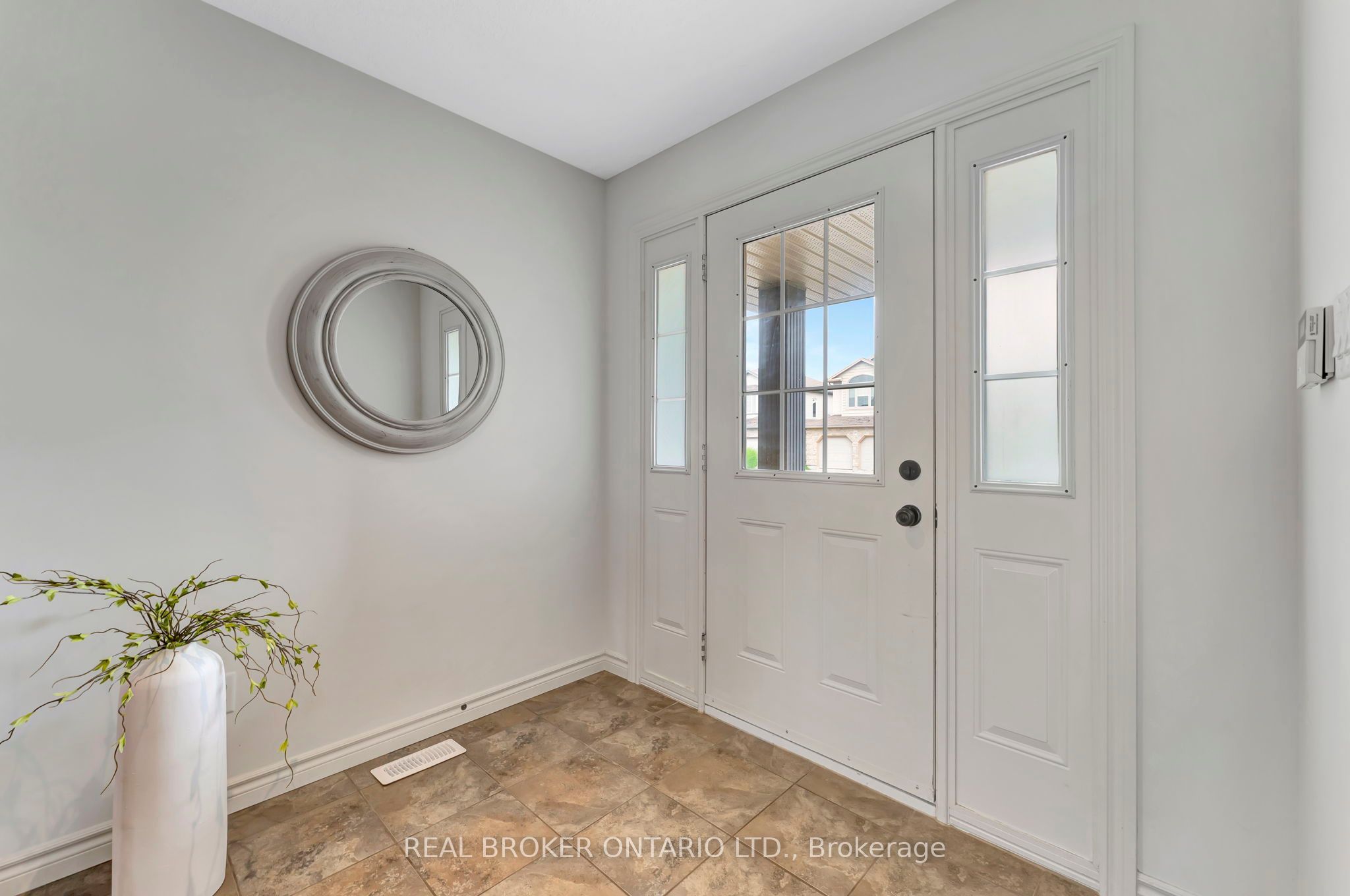 23 Oakcliffe Street Property Photo 8