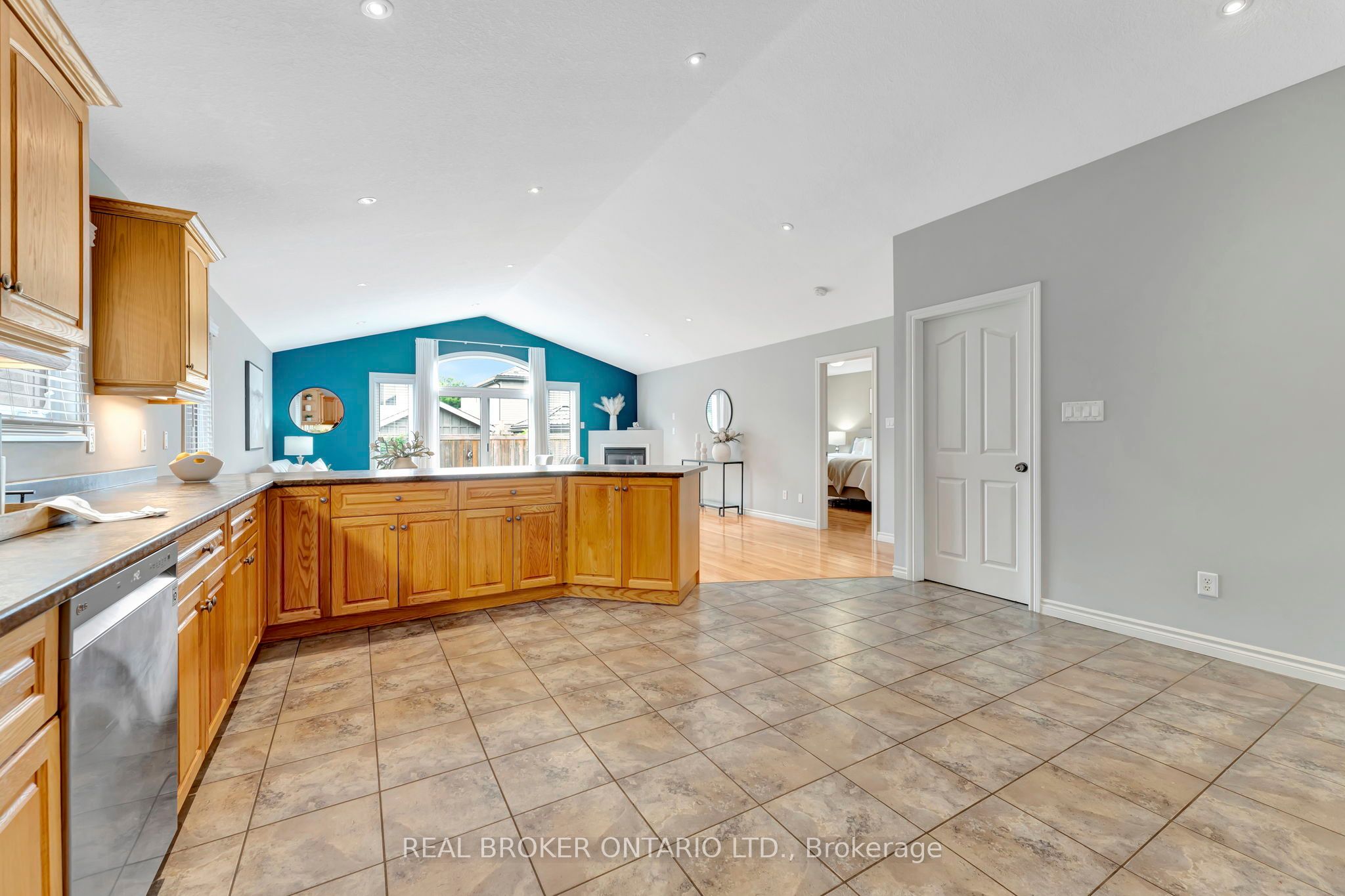 23 Oakcliffe Street Property Photo 11