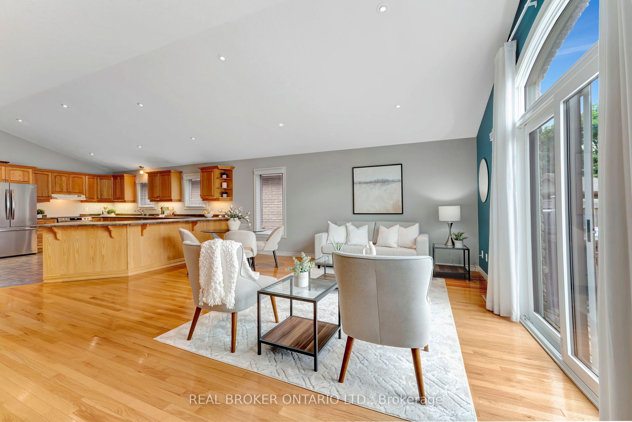 23 Oakcliffe Street Property Photo 16