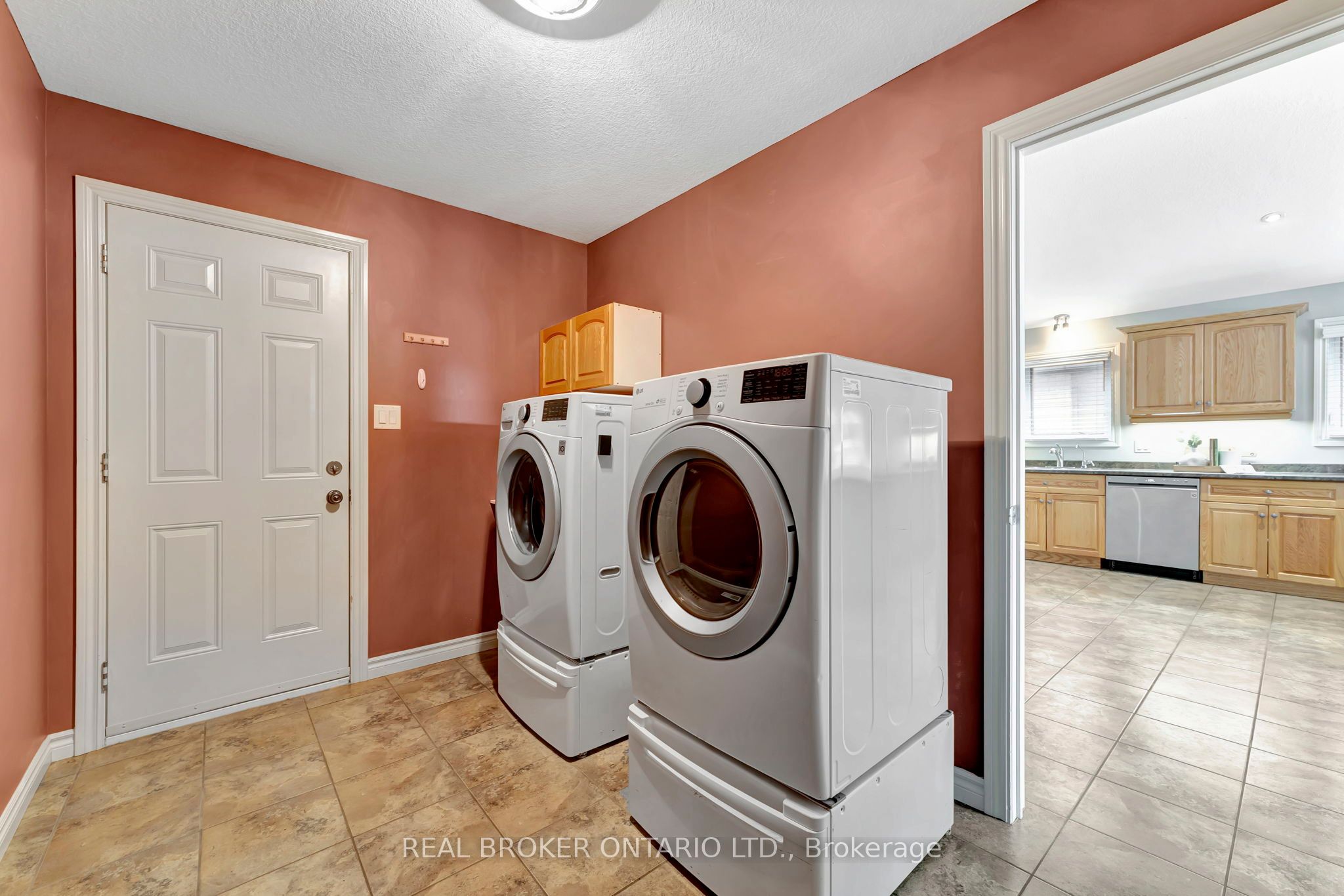 23 Oakcliffe Street Property Photo 23
