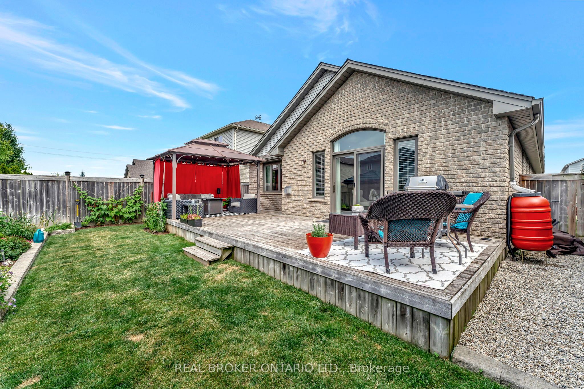 23 Oakcliffe Street Property Photo 36