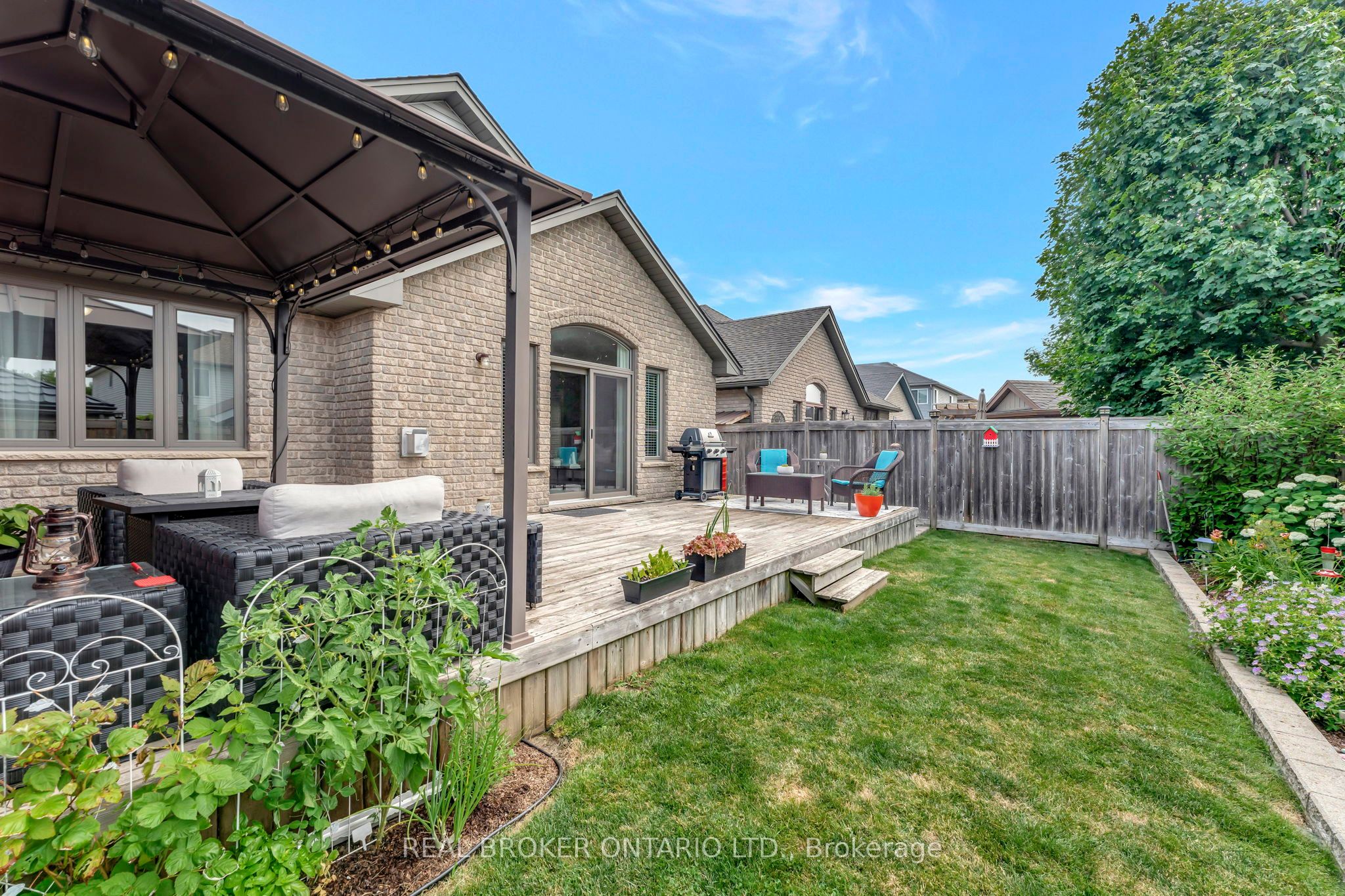23 Oakcliffe Street Property Photo 37
