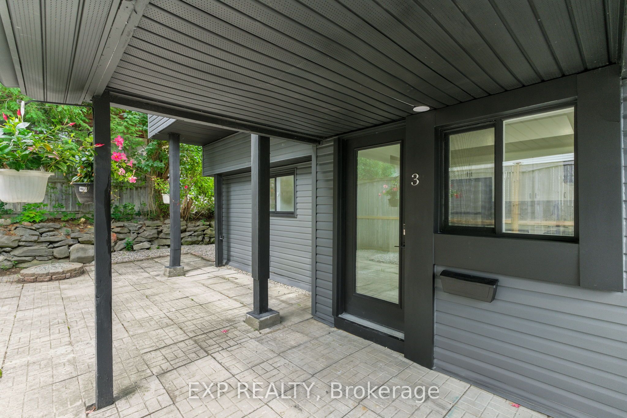 564 Brunel Street 3 Property Photo 1