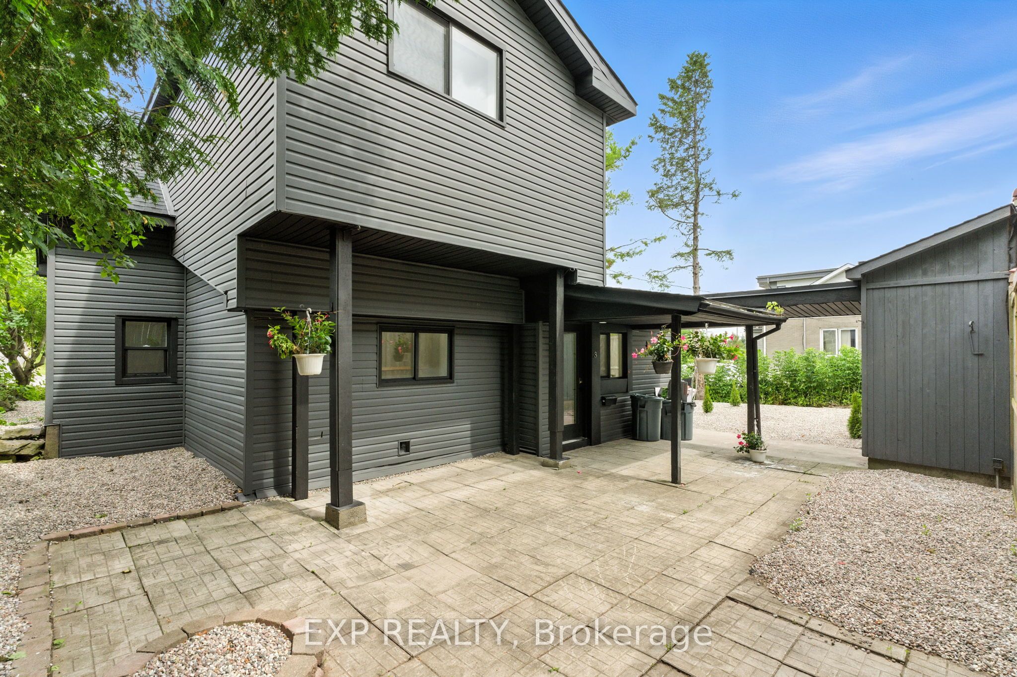 564 Brunel Street 3 Property Photo 2