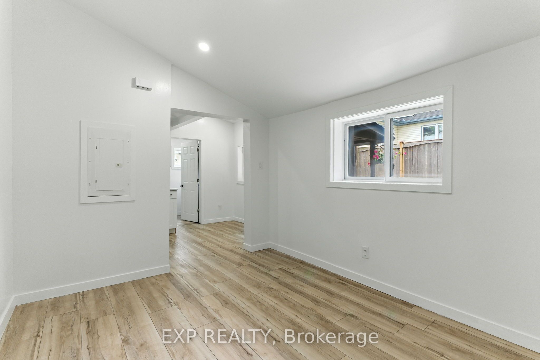 564 Brunel Street 3 Property Photo 5