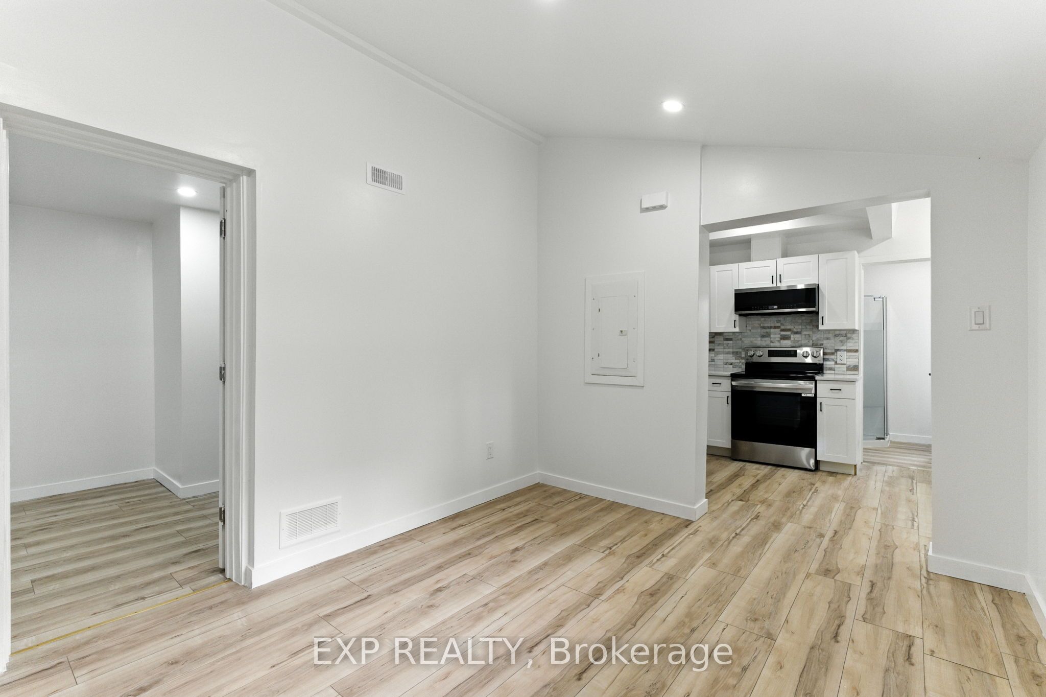 564 Brunel Street 3 Property Photo 6