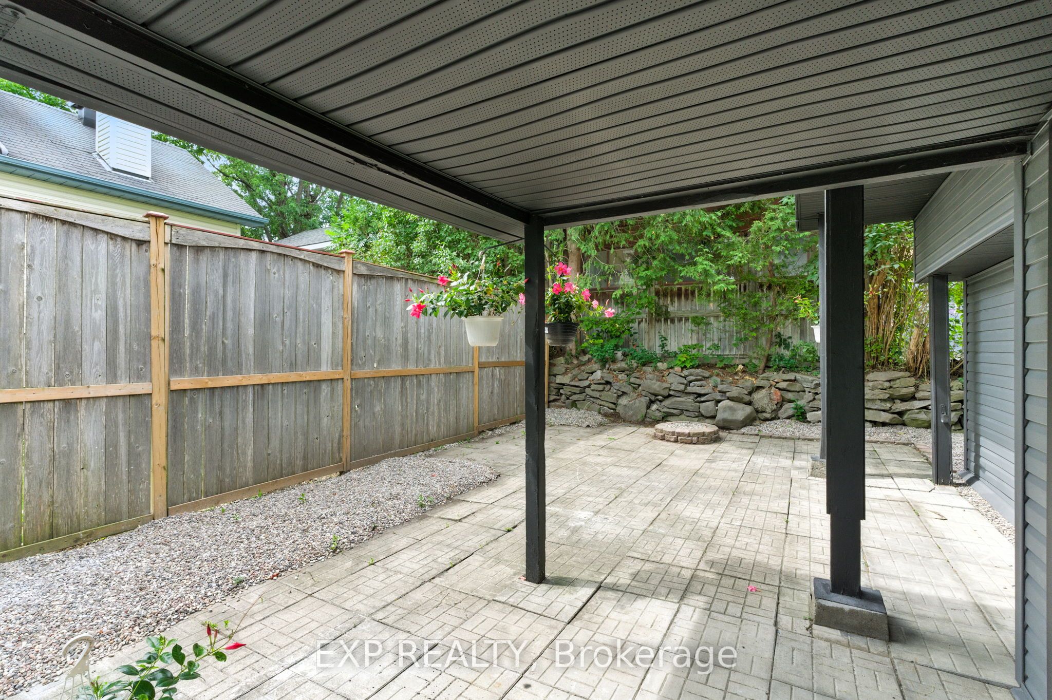 564 Brunel Street 3 Property Photo 8