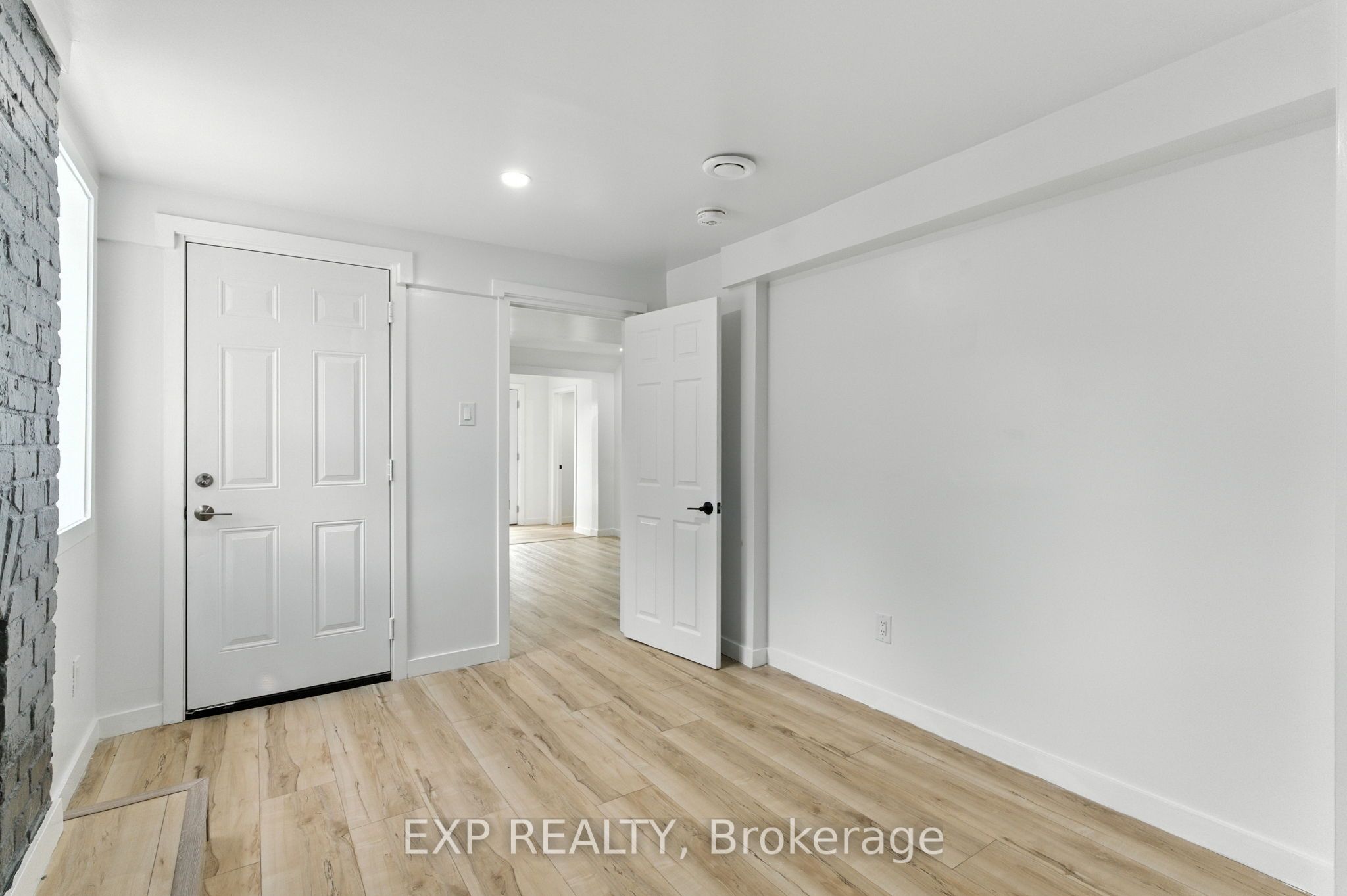 564 Brunel Street 2 Property Photo 2