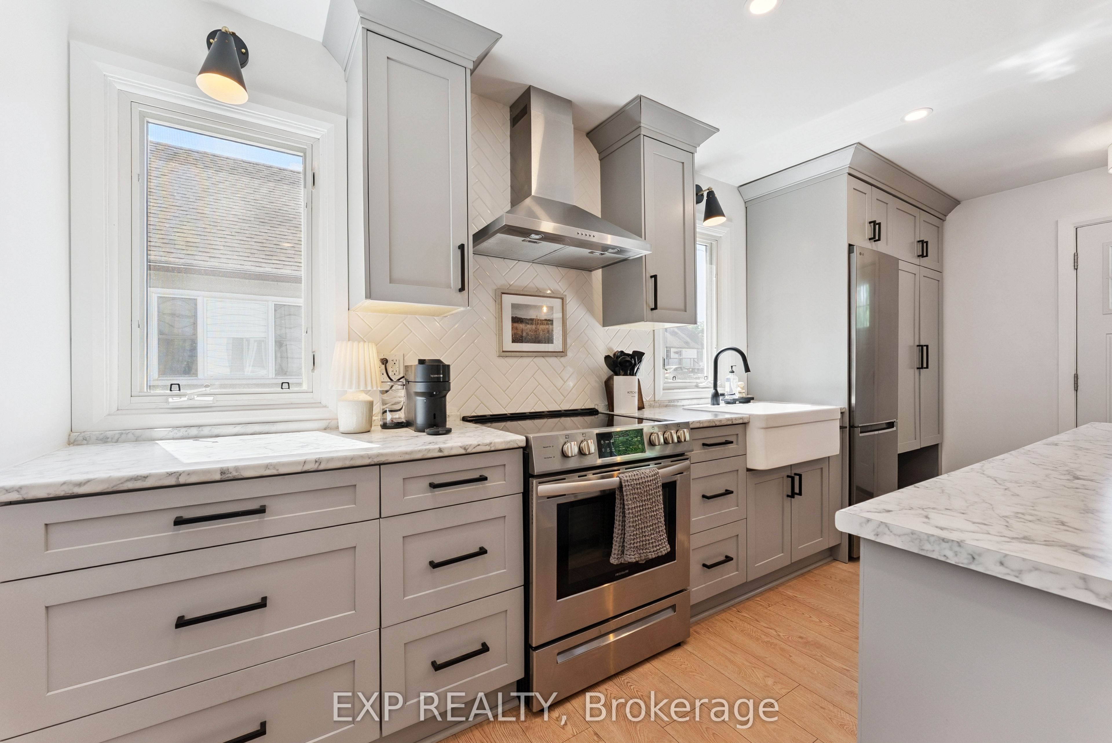 203 Simcoe Street Property Photo 7
