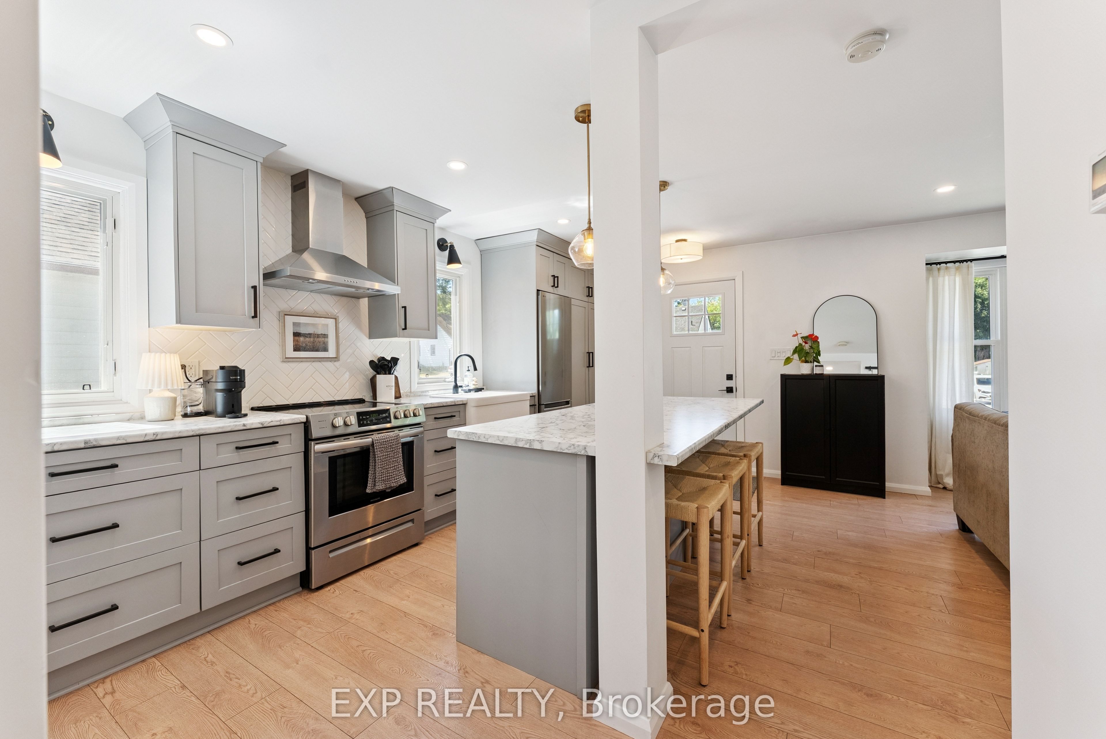 203 Simcoe Street Property Photo 8