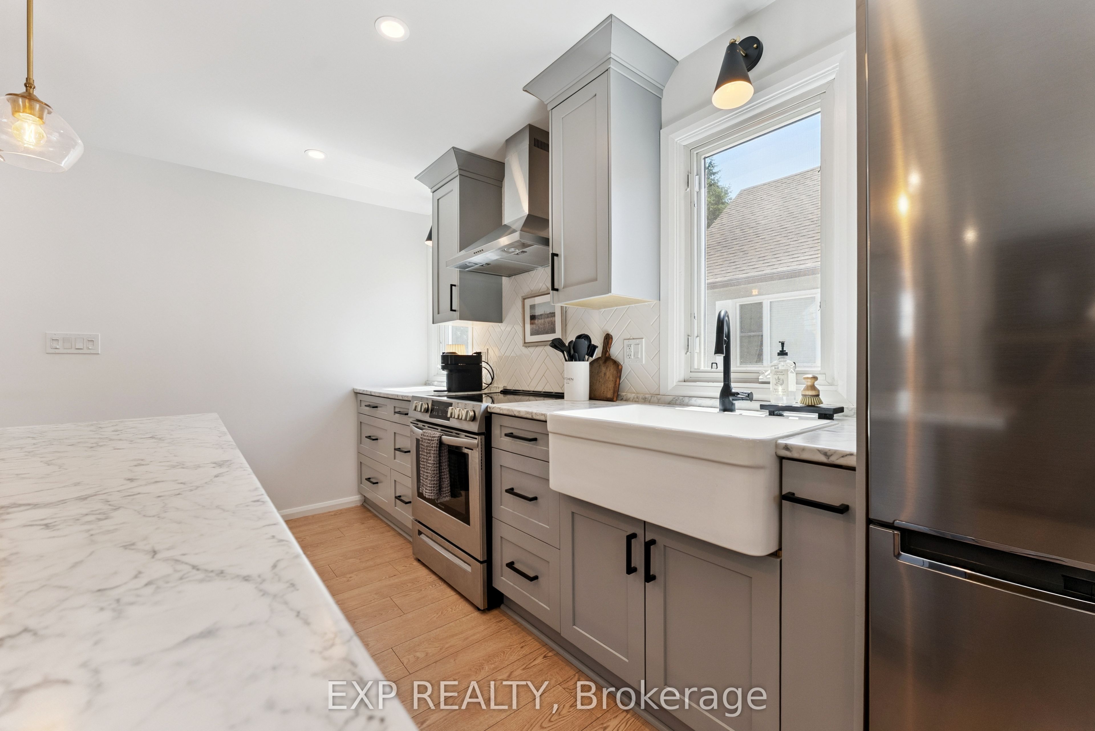 203 Simcoe Street Property Photo 9