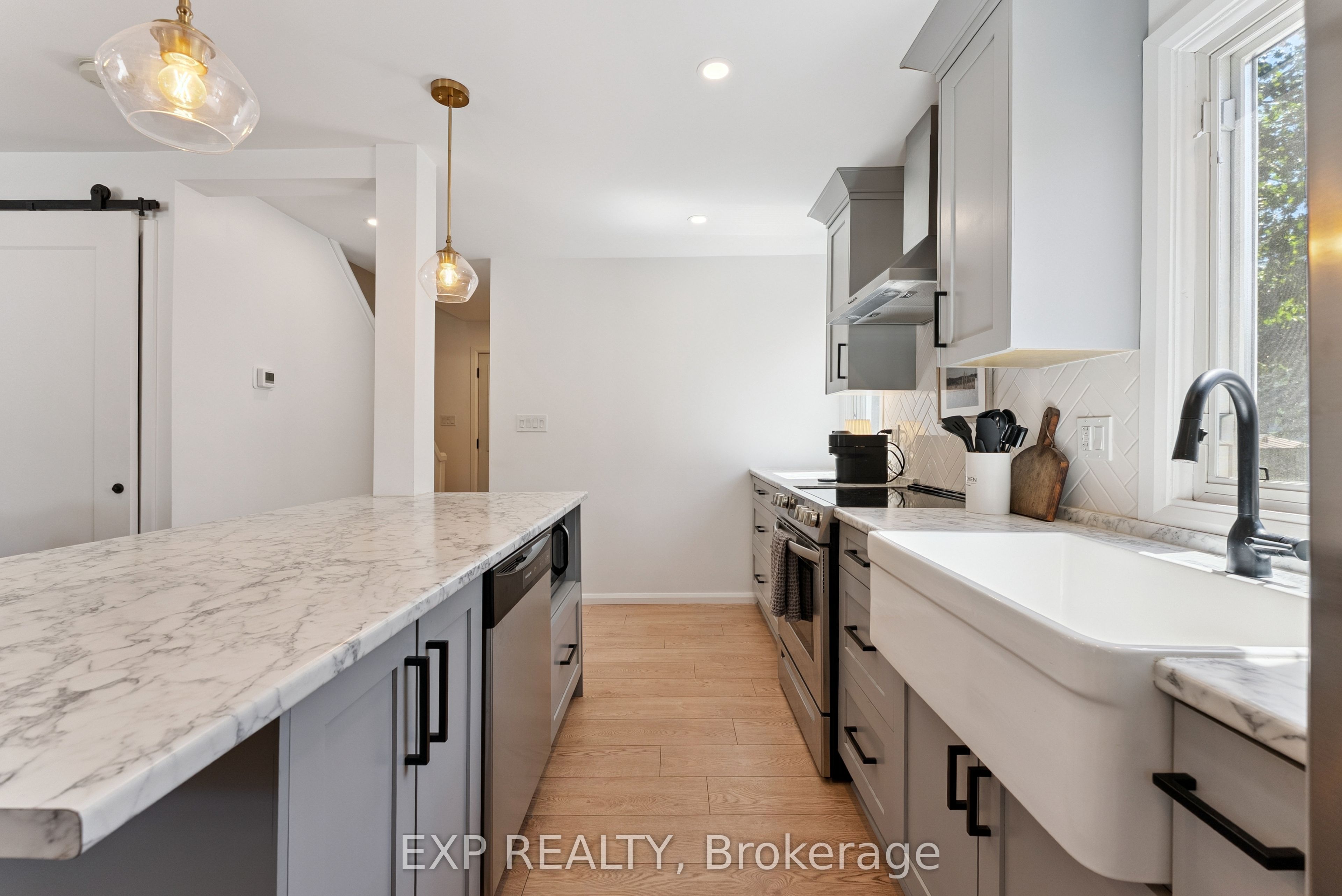 203 Simcoe Street Property Photo 10