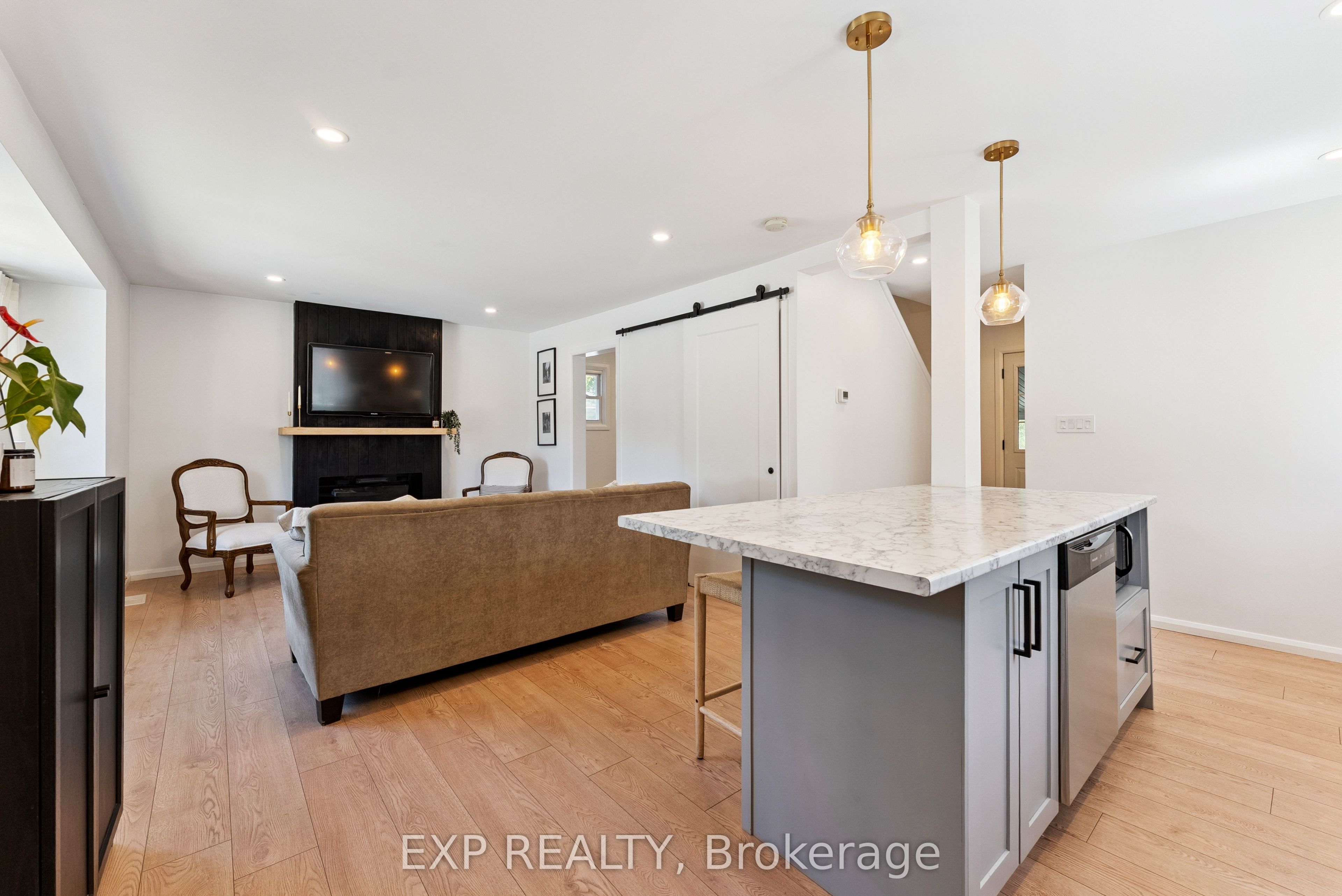 203 Simcoe Street Property Photo 12