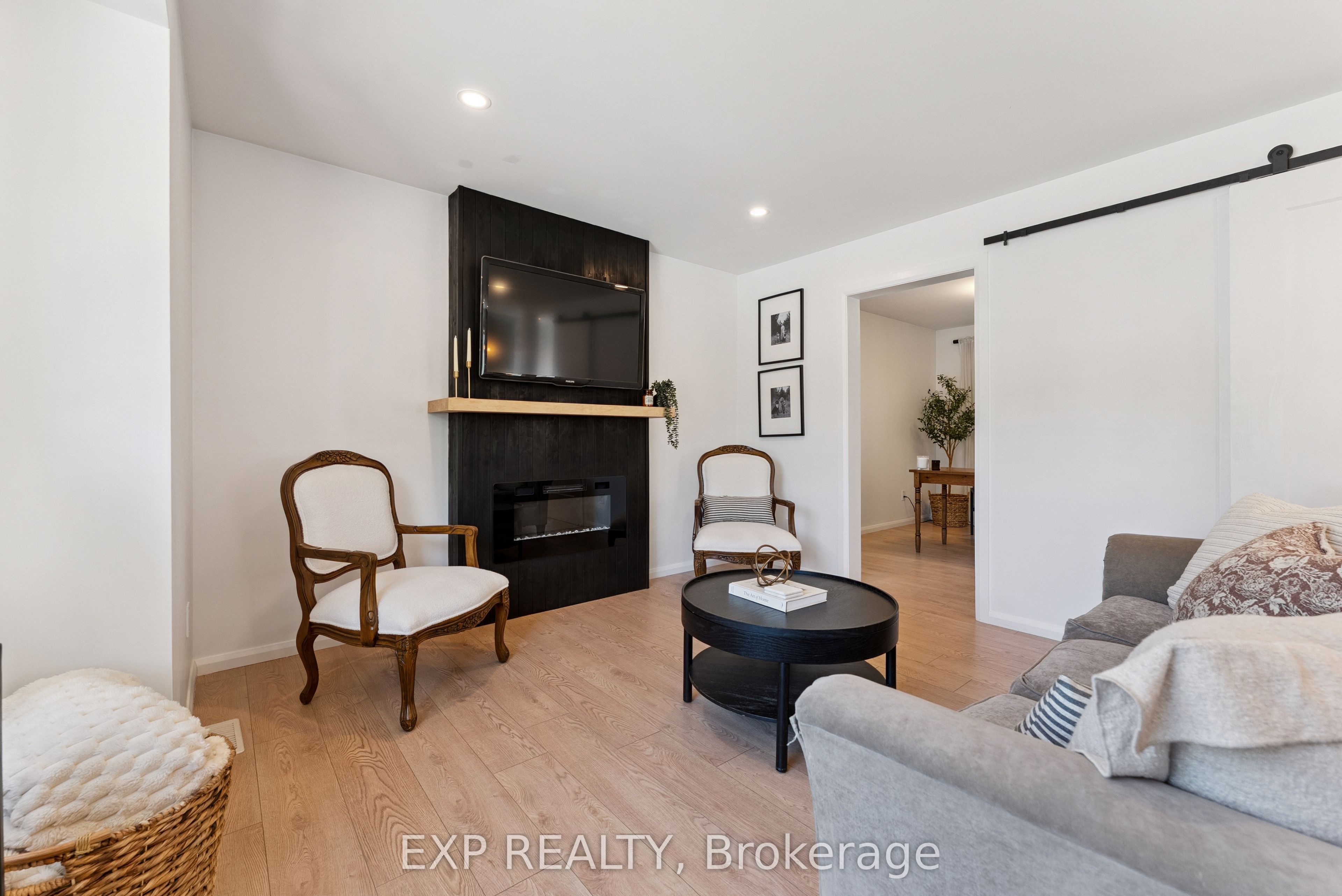 203 Simcoe Street Property Photo 13