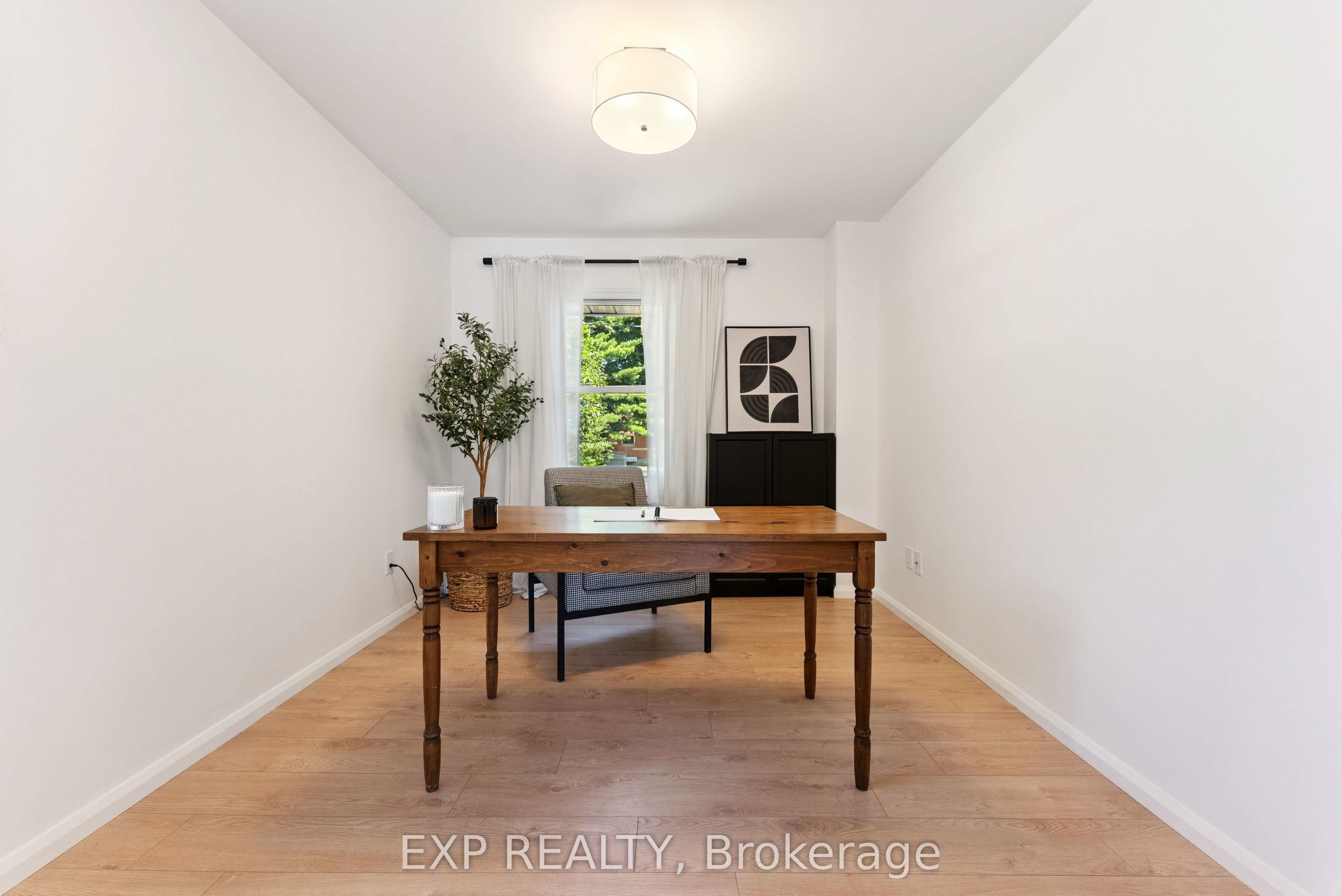203 Simcoe Street Property Photo 17