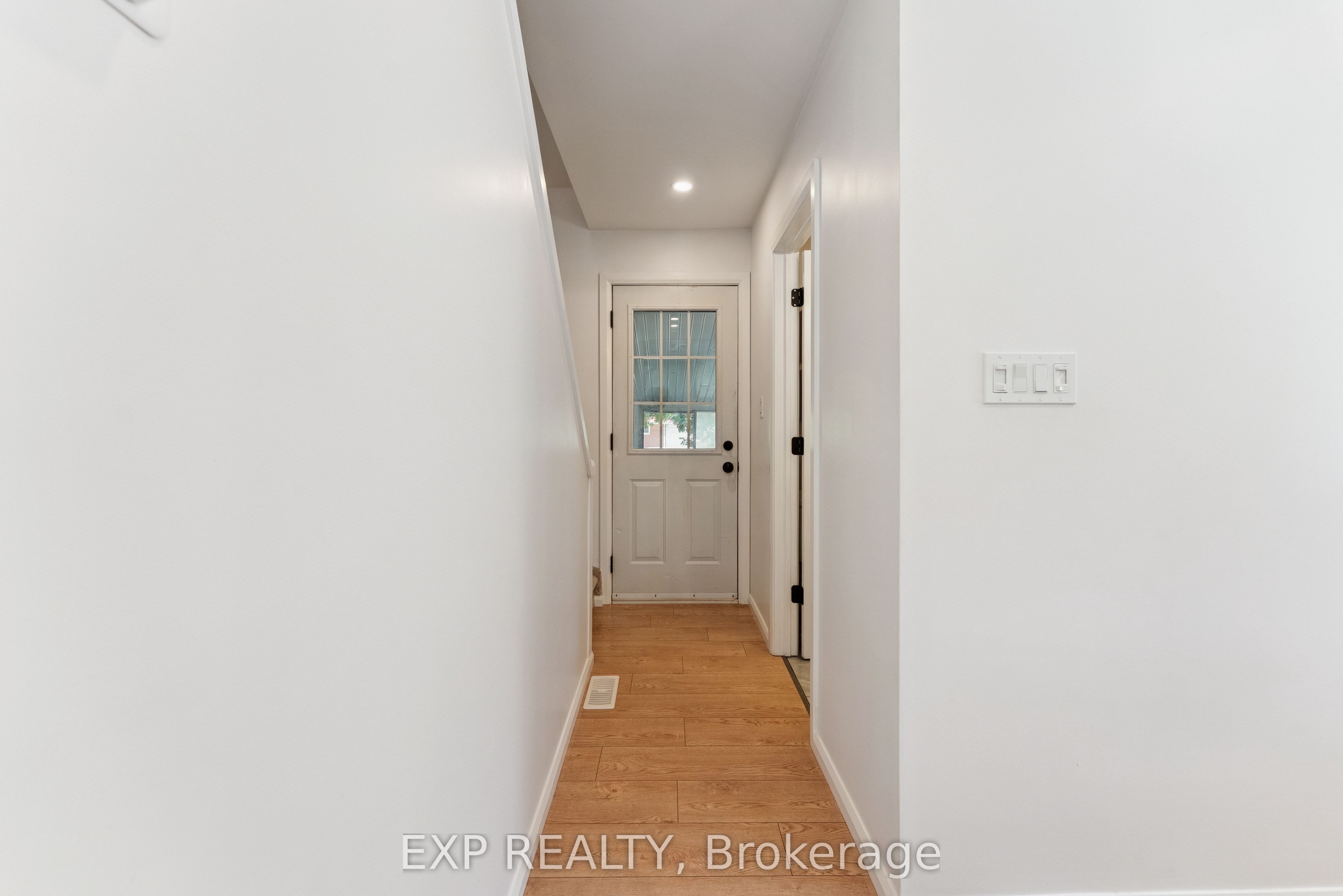 203 Simcoe Street Property Photo 19