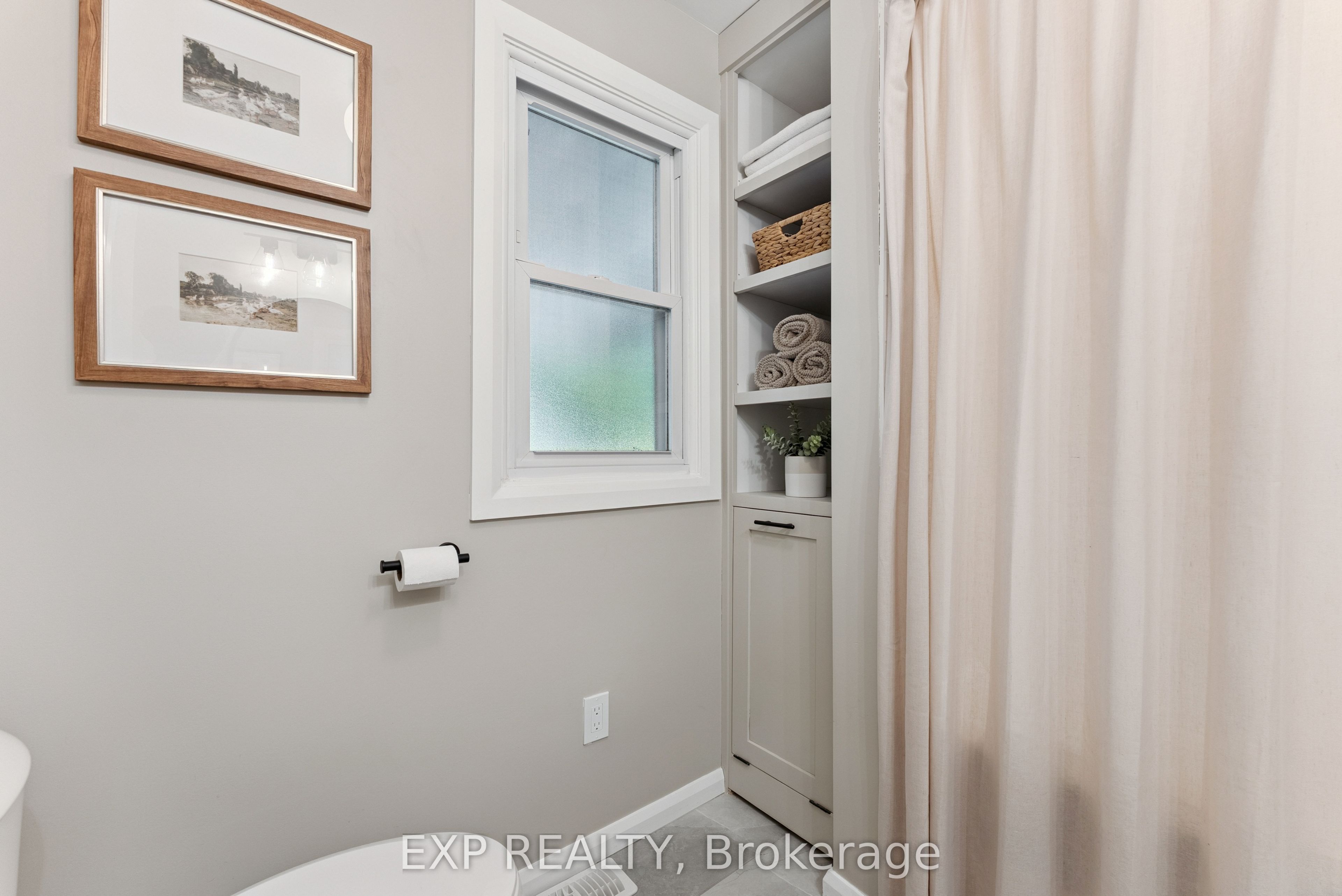 203 Simcoe Street Property Photo 22