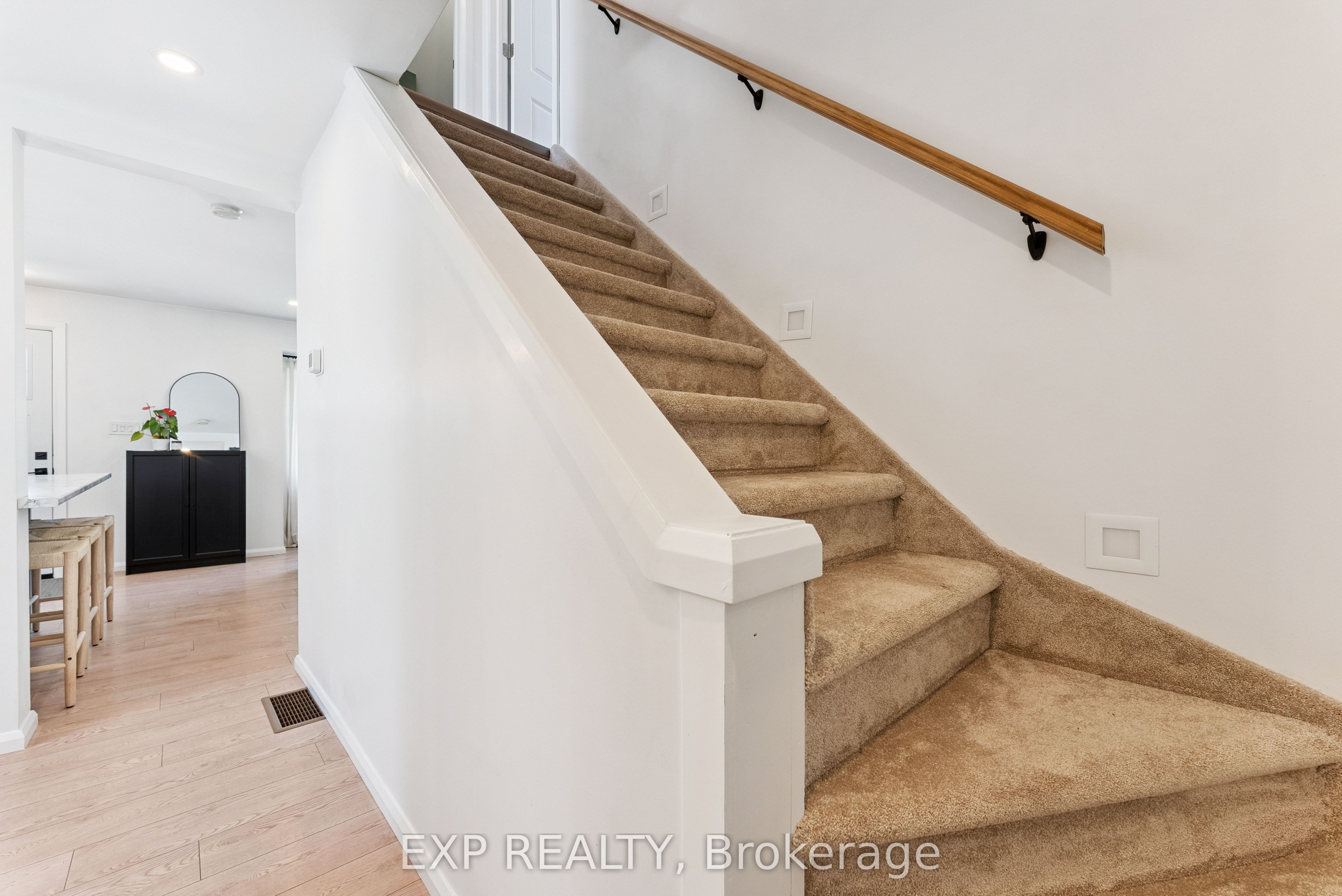 203 Simcoe Street Property Photo 23