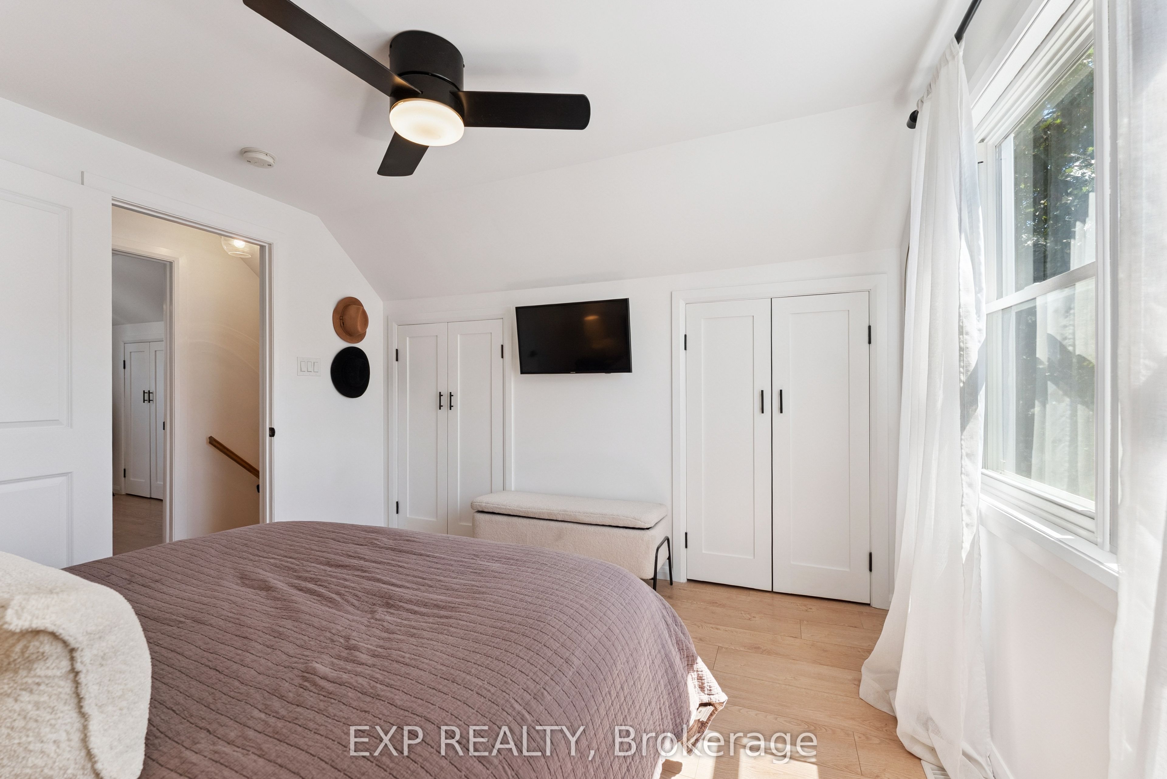 203 Simcoe Street Property Photo 25