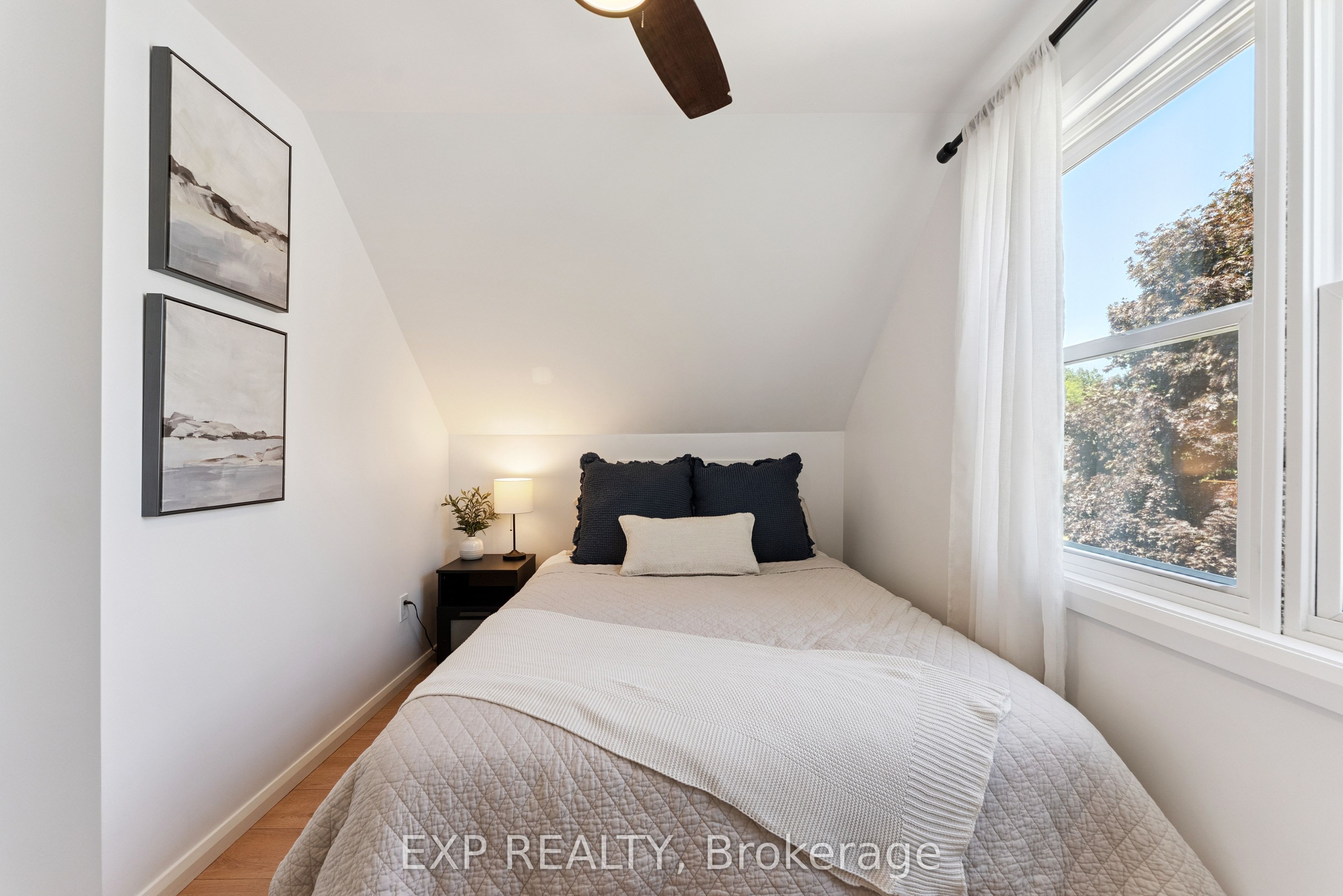 203 Simcoe Street Property Photo 26