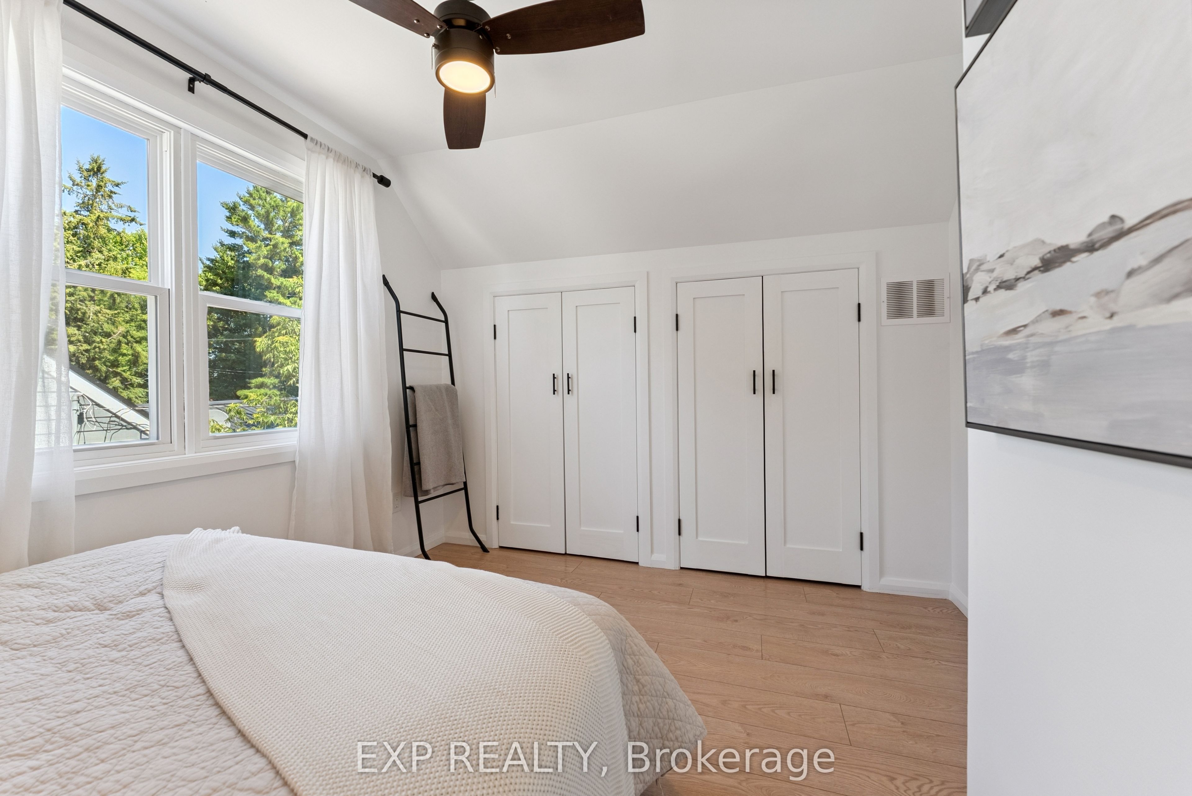 203 Simcoe Street Property Photo 27