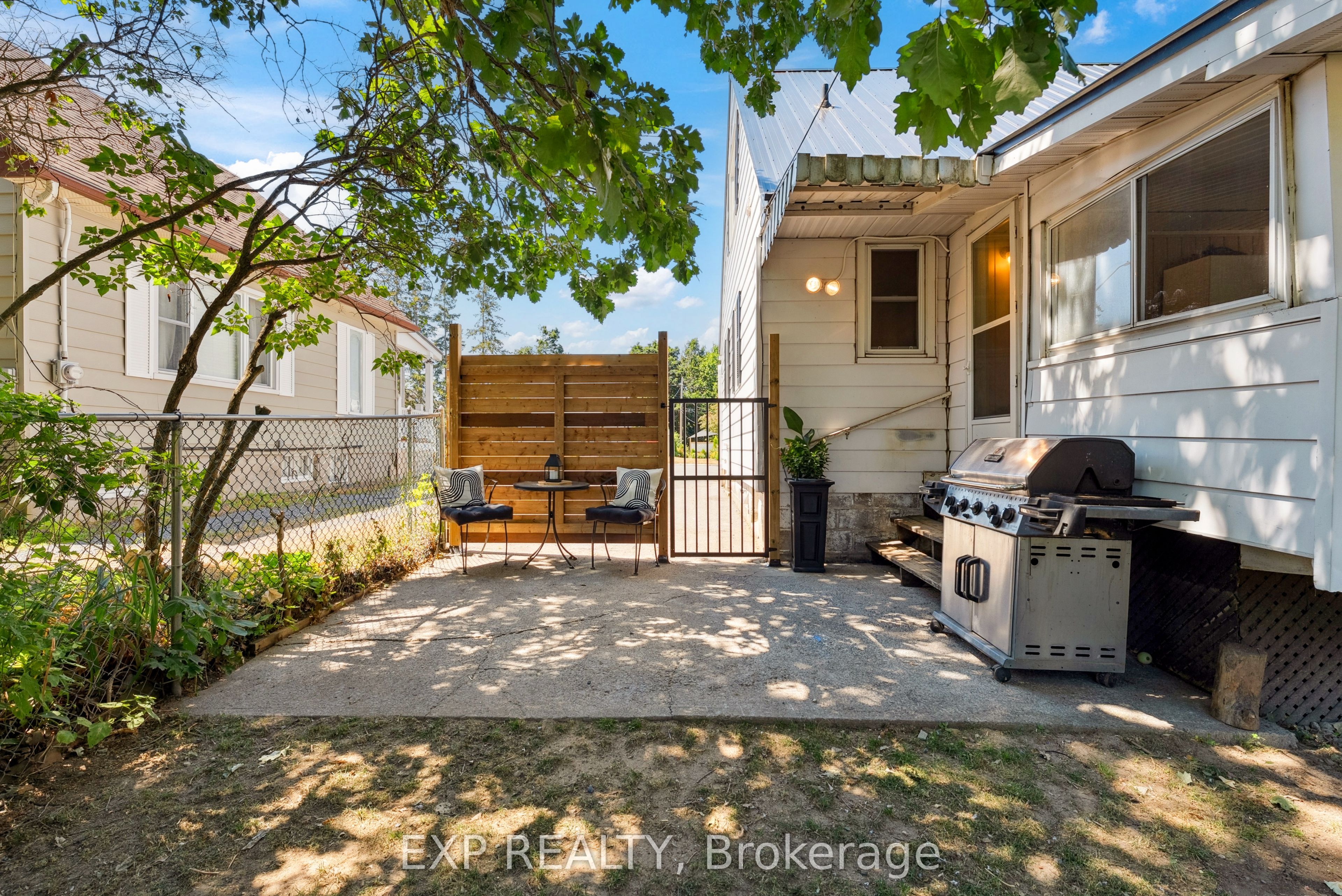 203 Simcoe Street Property Photo 33