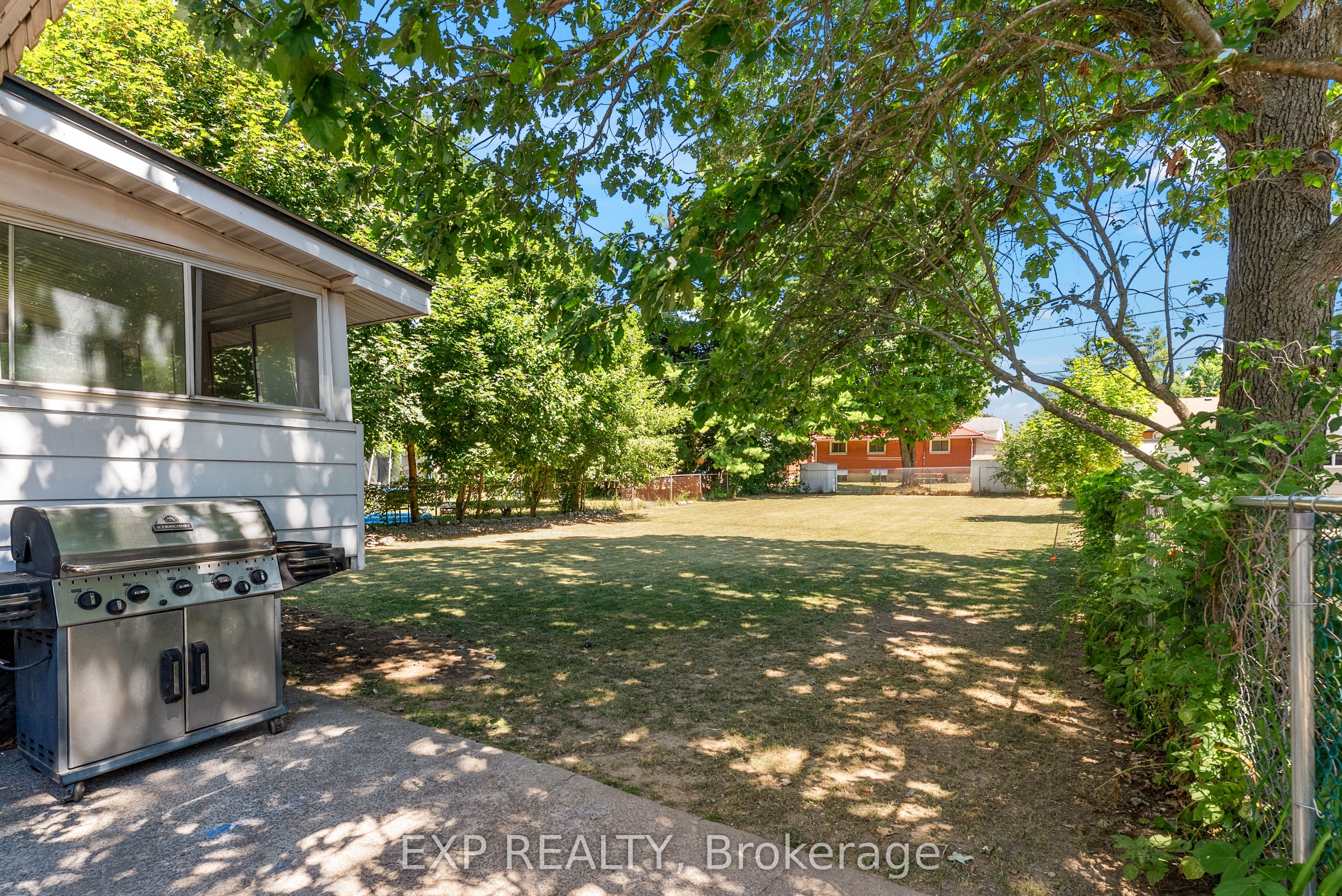 203 Simcoe Street Property Photo 34