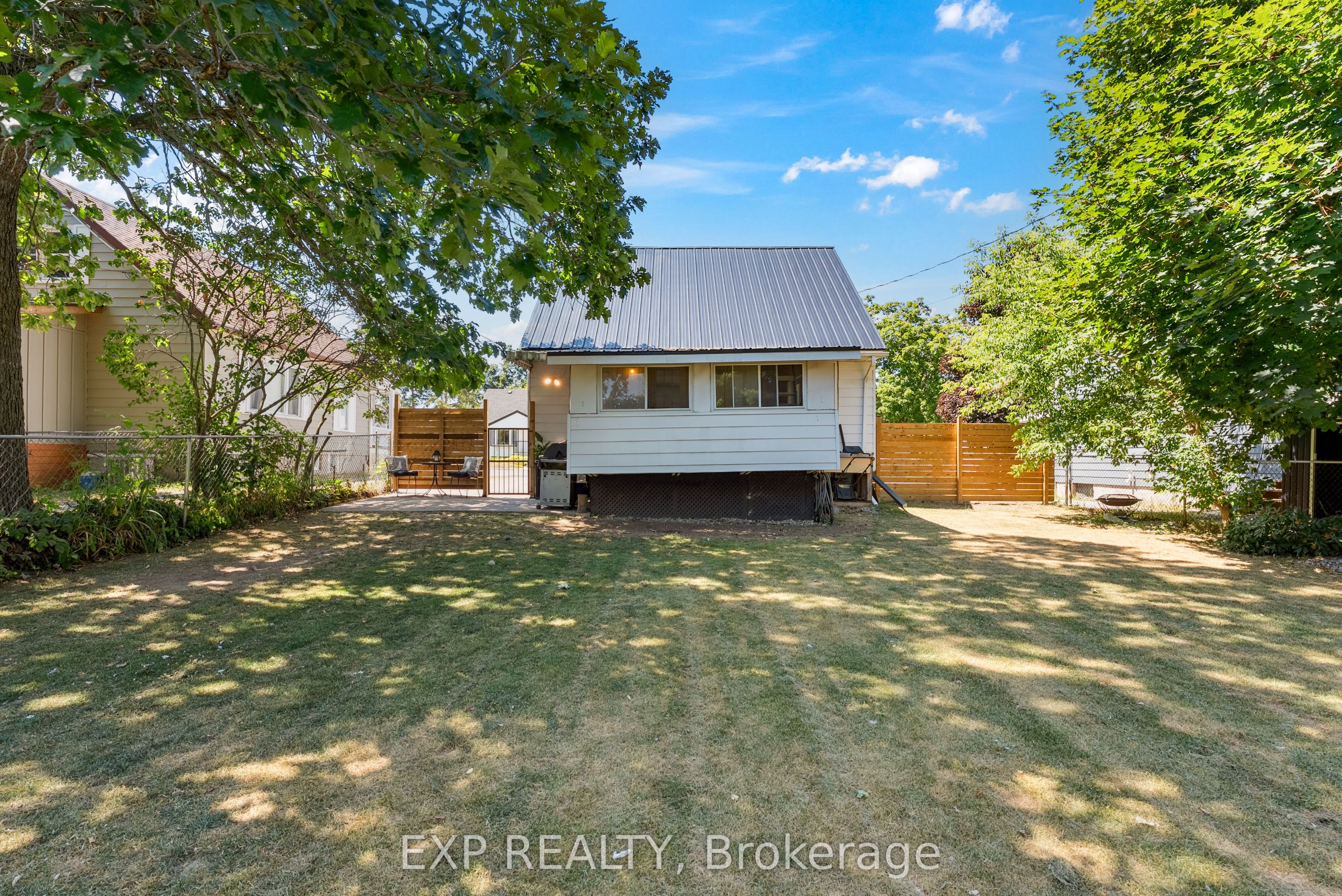 203 Simcoe Street Property Photo 35