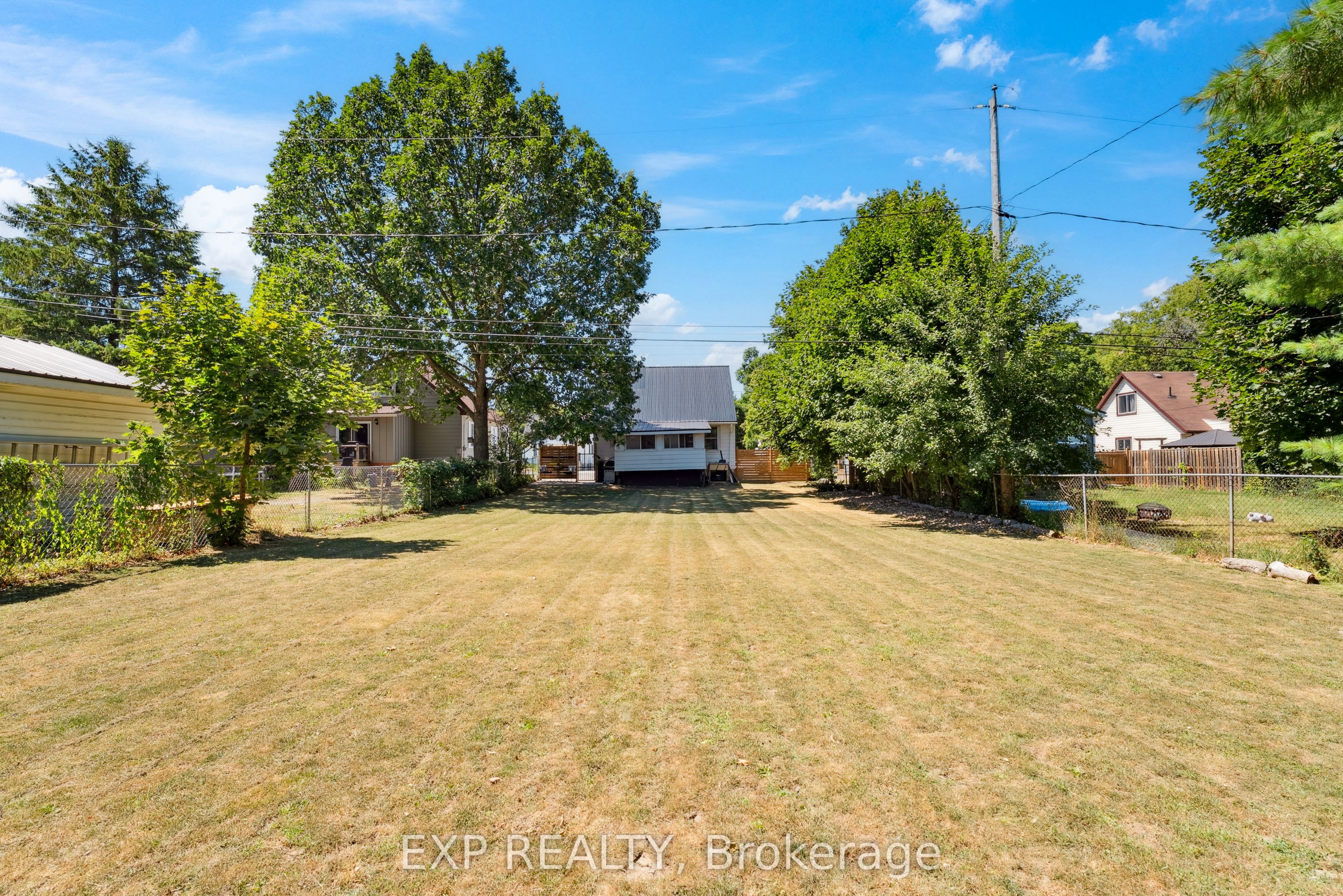 203 Simcoe Street Property Photo 36
