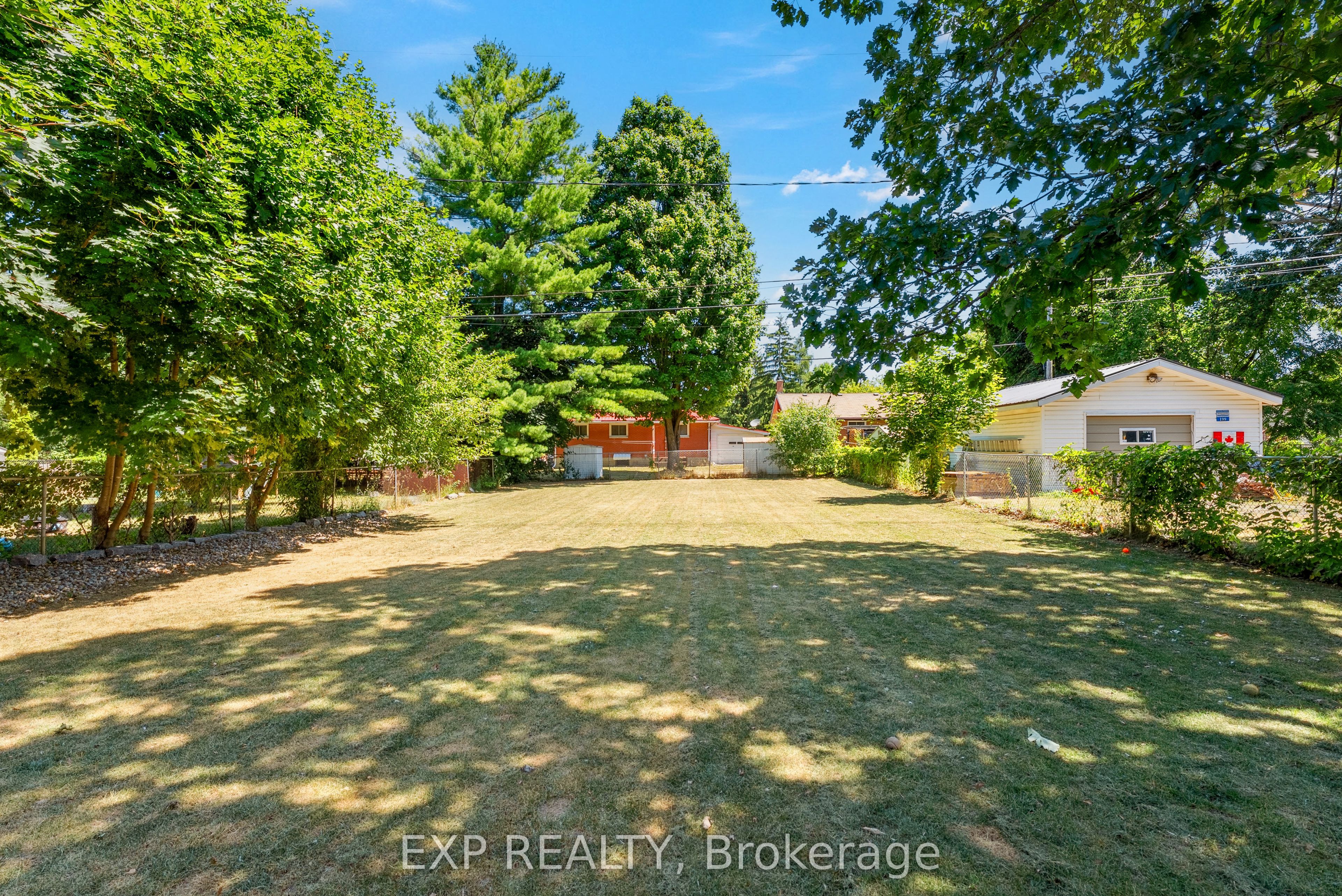 203 Simcoe Street Property Photo 37